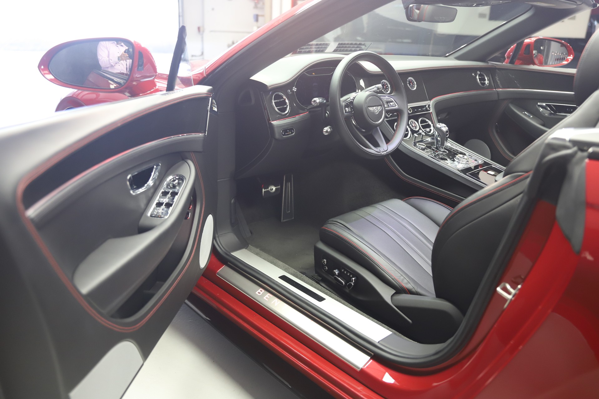 BENTLEY Continental GTC 4.0 V8-image-8