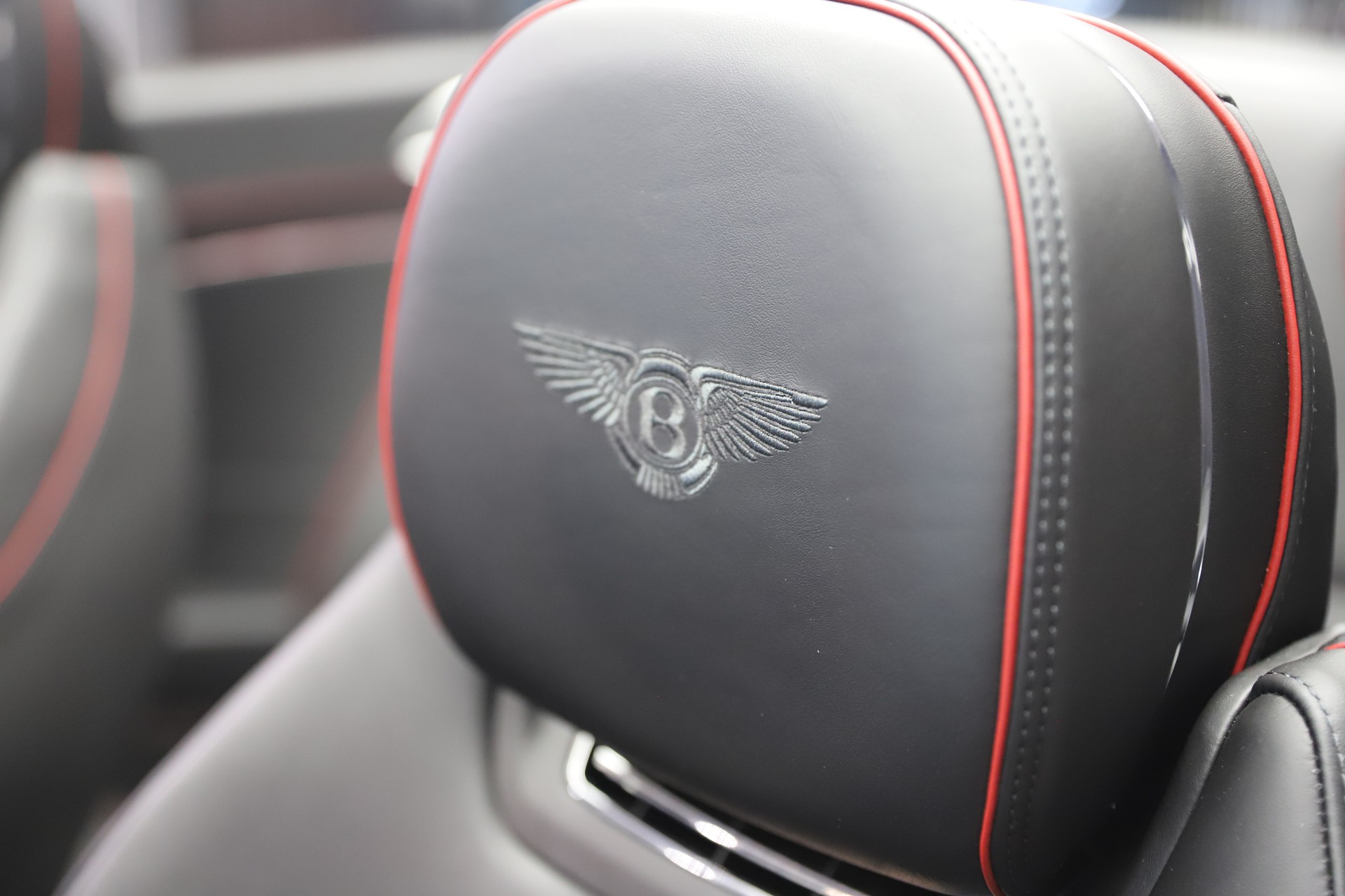 BENTLEY Continental GTC 4.0 V8-image-11