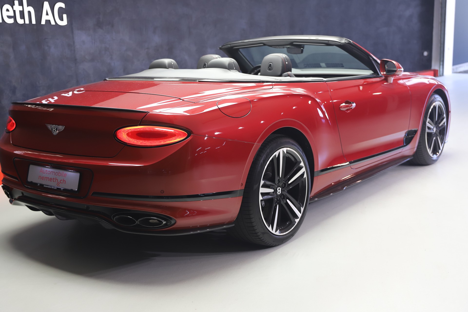 BENTLEY Continental GTC 4.0 V8-showroom-element-2