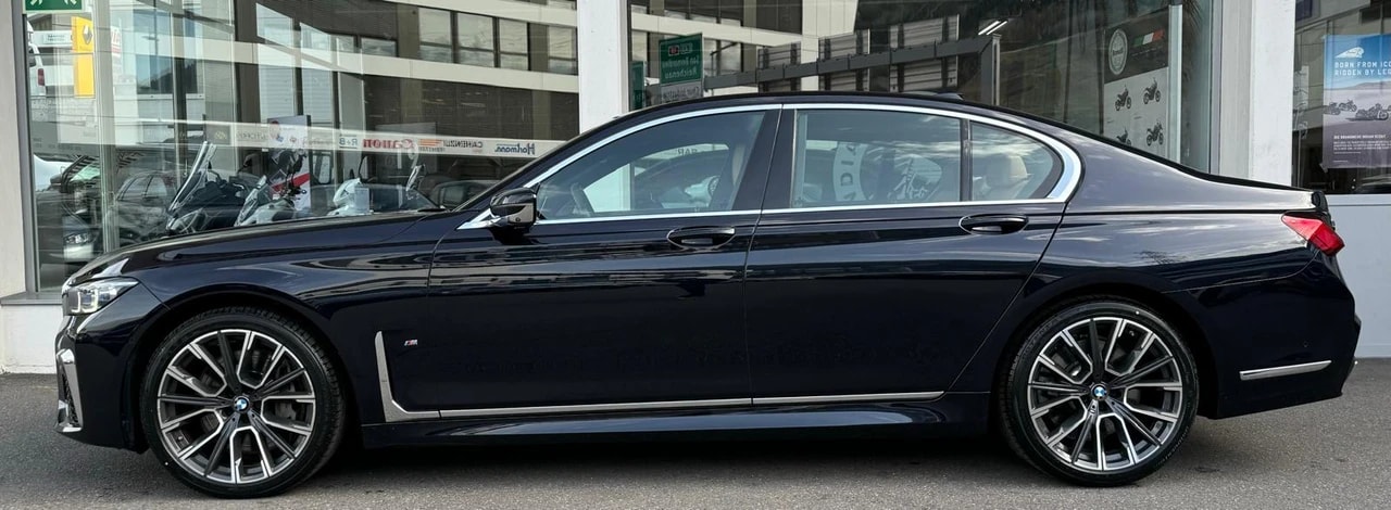 BMW 750i xDrive Steptronic M Sport-showroom-element-2