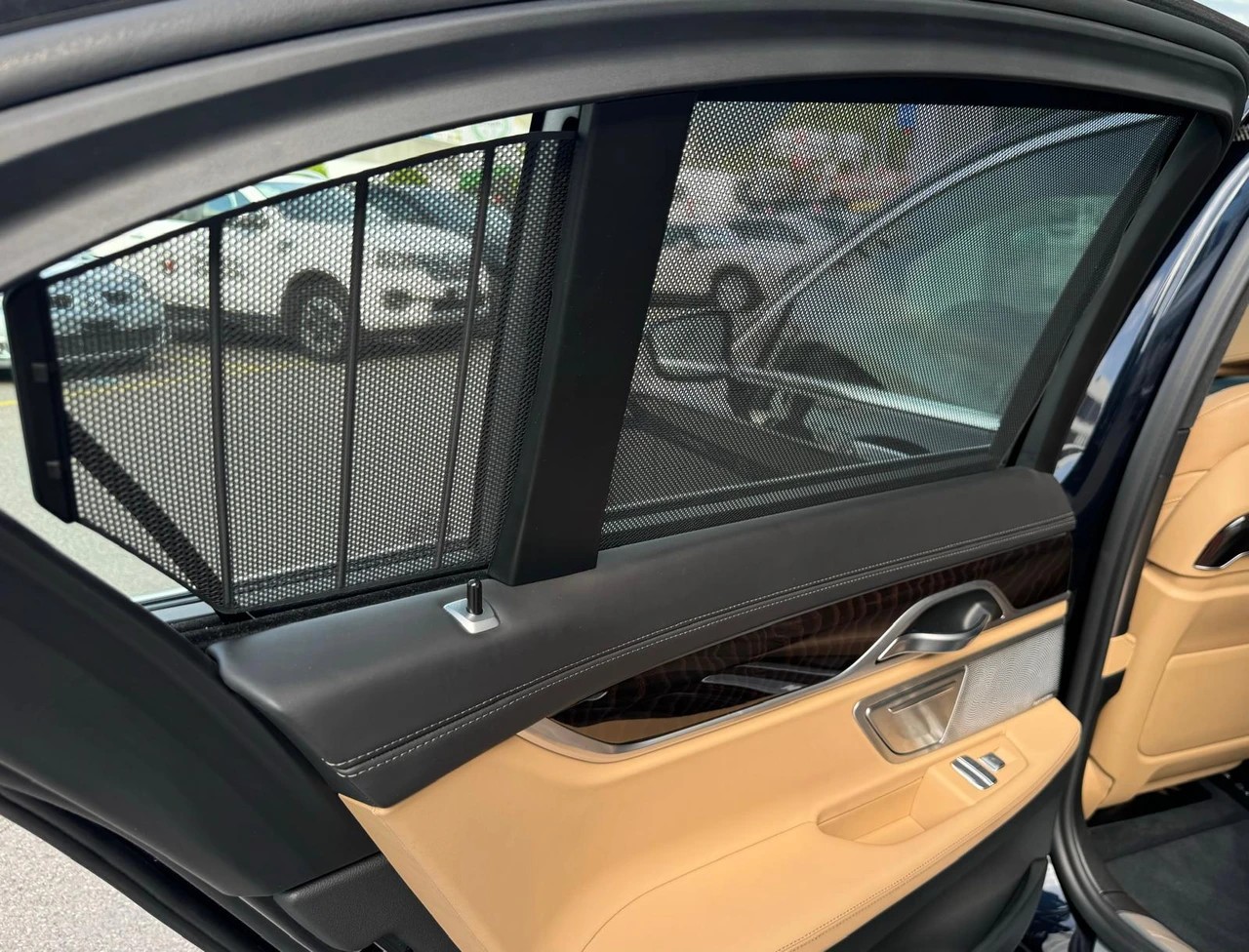 BMW 750i xDrive Steptronic M Sport-image-10