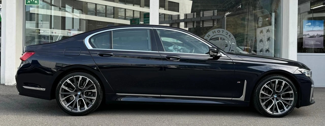 BMW 750i xDrive Steptronic M Sport-showroom-element-1