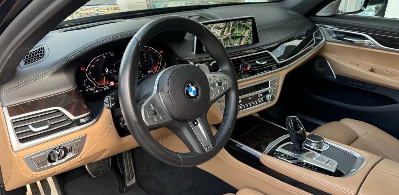 BMW 750i xDrive Steptronic M Sport-image-6