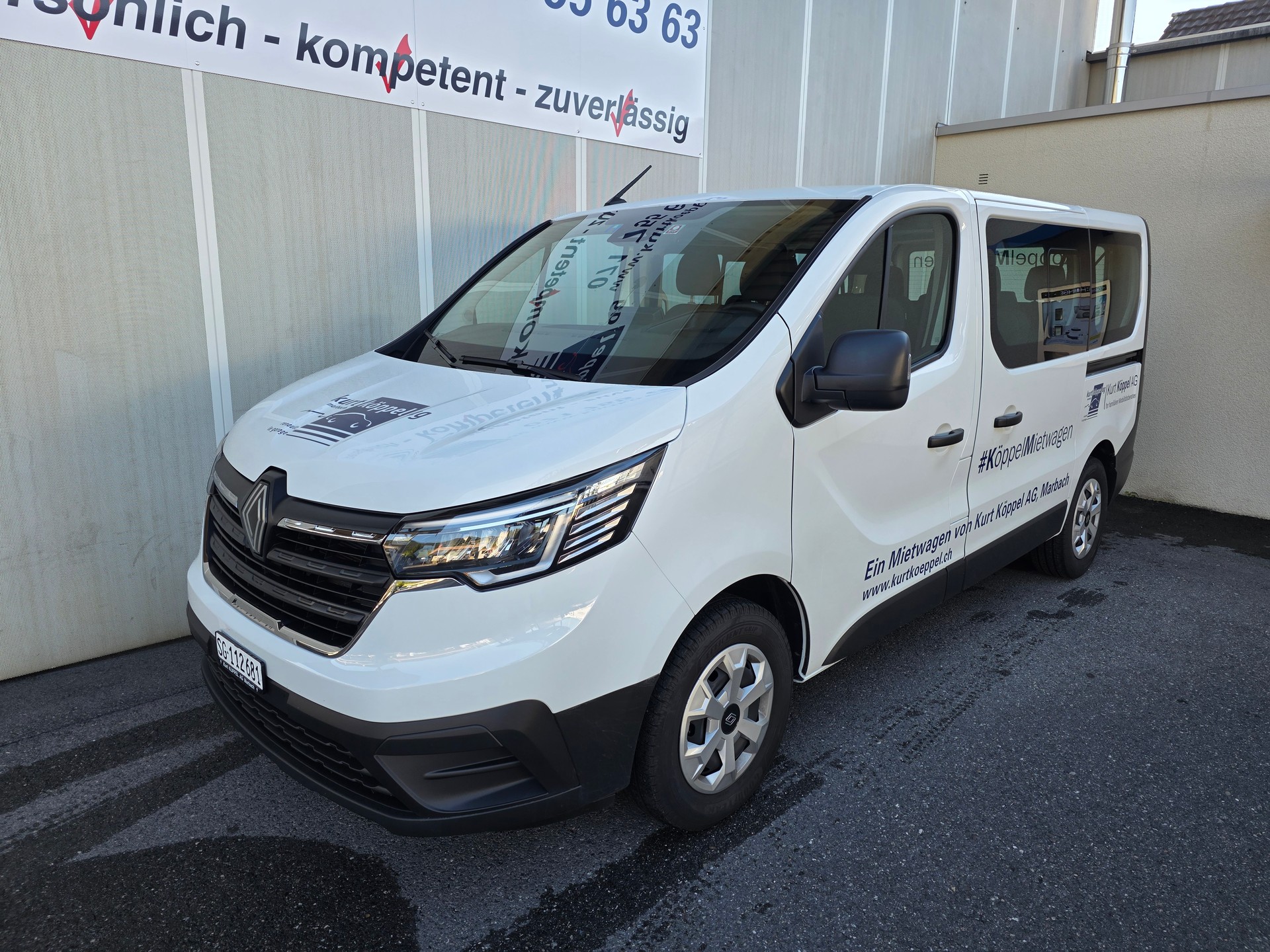 RENAULT Trafic Blue dCi 110 Passenger Equilibre-showroom-element-1