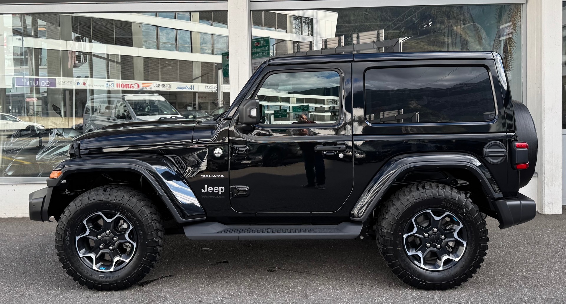JEEP Wrangler 2.0 Sahara Automatic-showroom-element-2