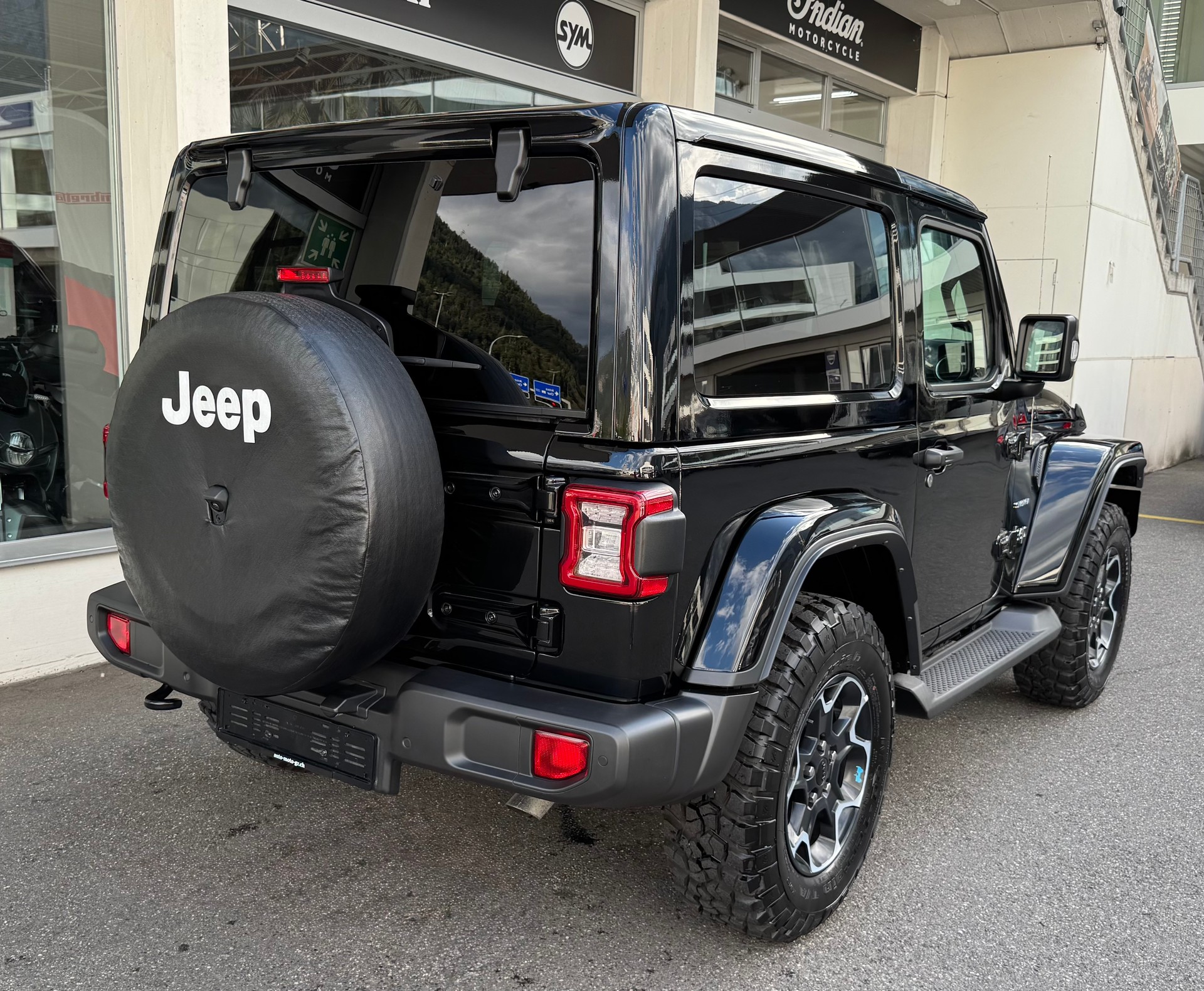 JEEP Wrangler 2.0 Sahara Automatic-image-4
