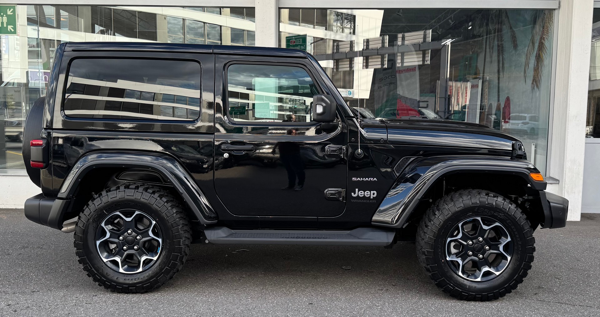 JEEP Wrangler 2.0 Sahara Automatic-showroom-element-1