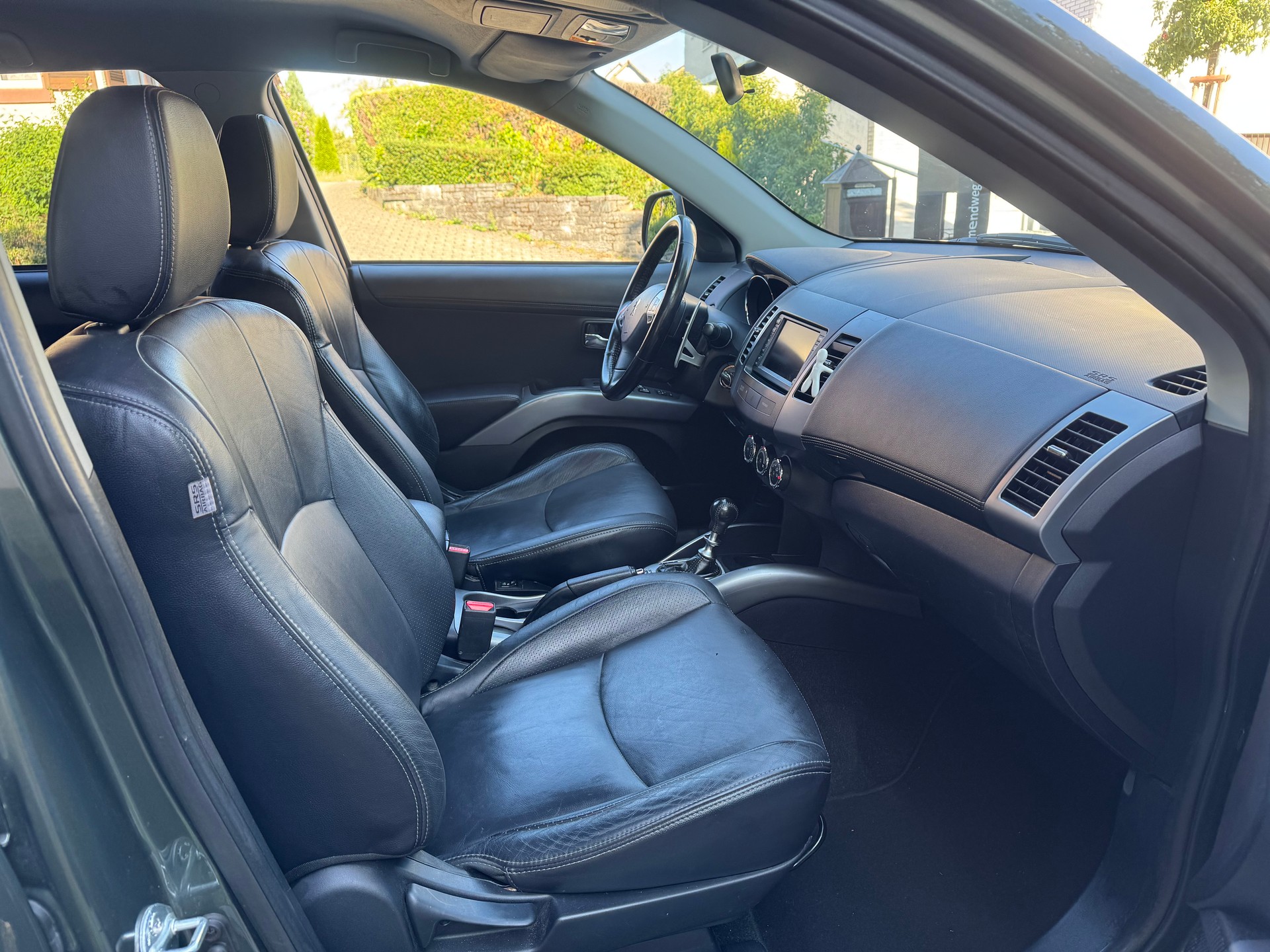PEUGEOT 4007 2.2 HDi Platinum Edition DCS6-image-5