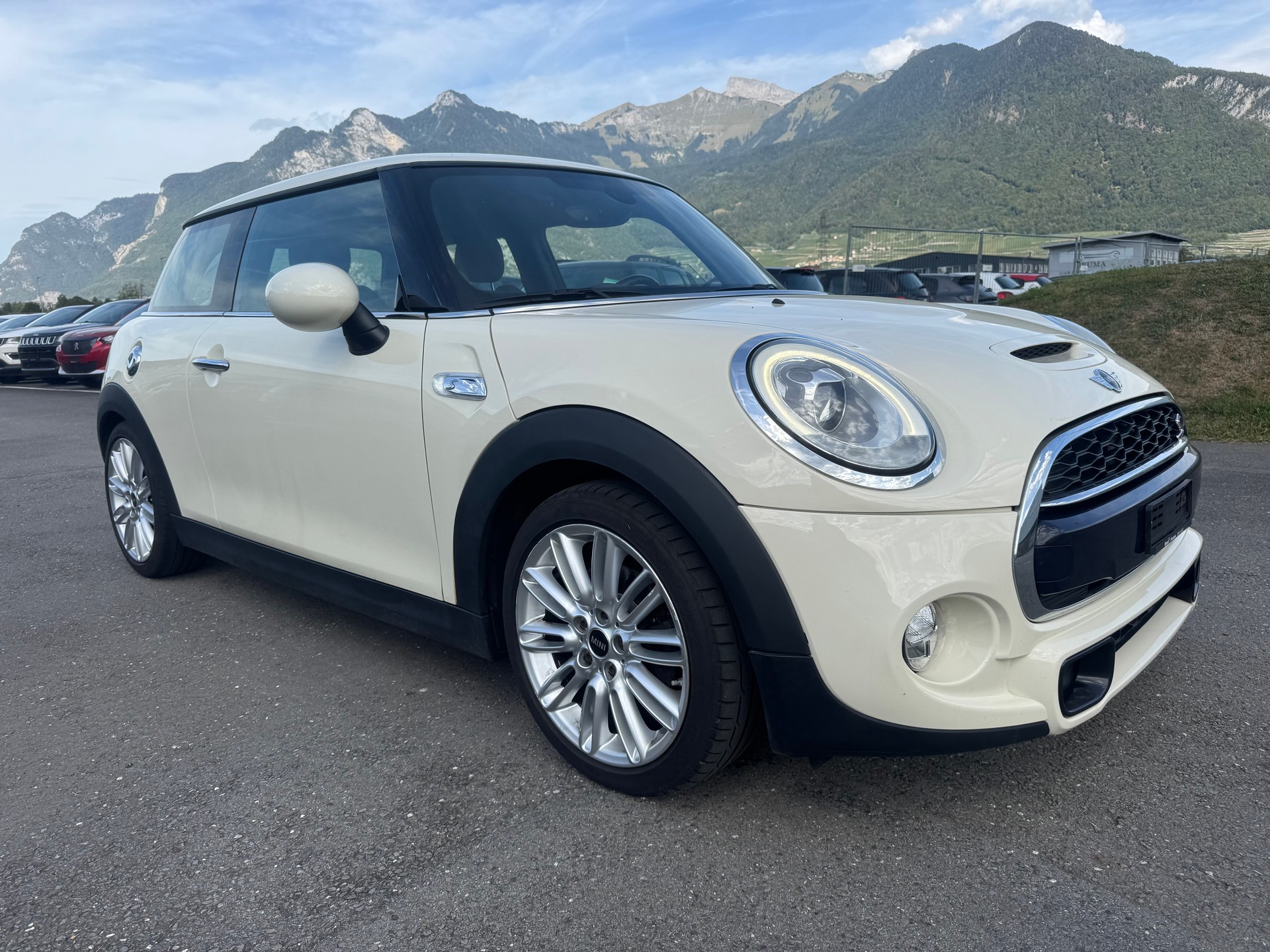 MINI Cooper S-showroom-element-3