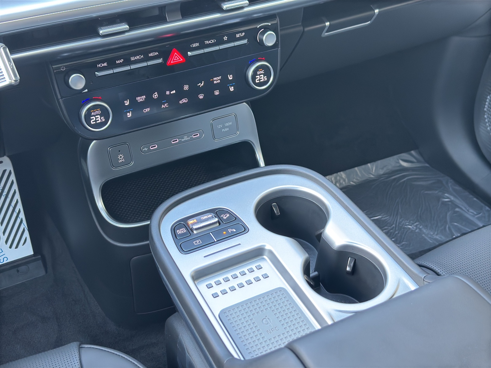 HYUNDAI Ioniq 9 110 kWh Calligraphy 4WD+ 6P-image-8