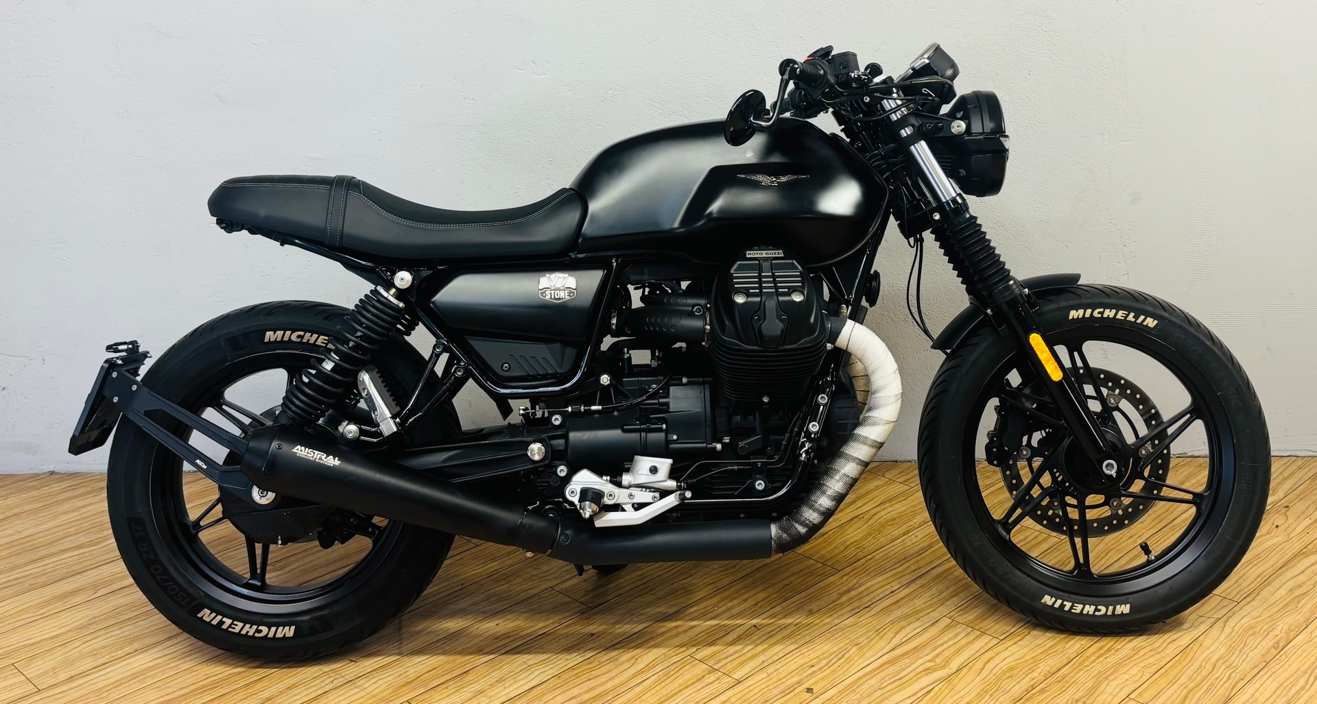 MOTO GUZZI V7 IV 850 Stone-image-1