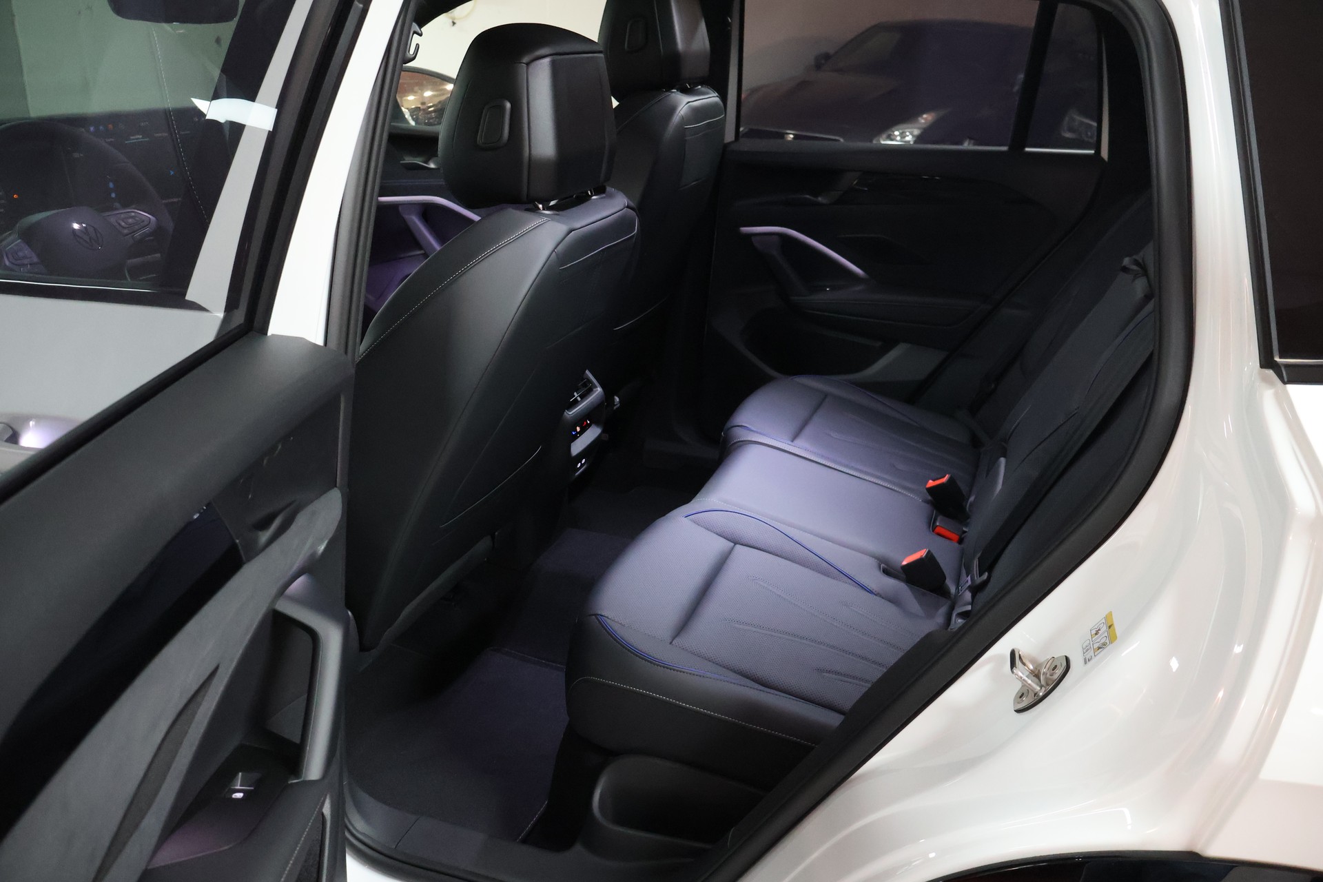 VW Tiguan 2.0 TDI SCR R-Line 4Motion DSG-image-17
