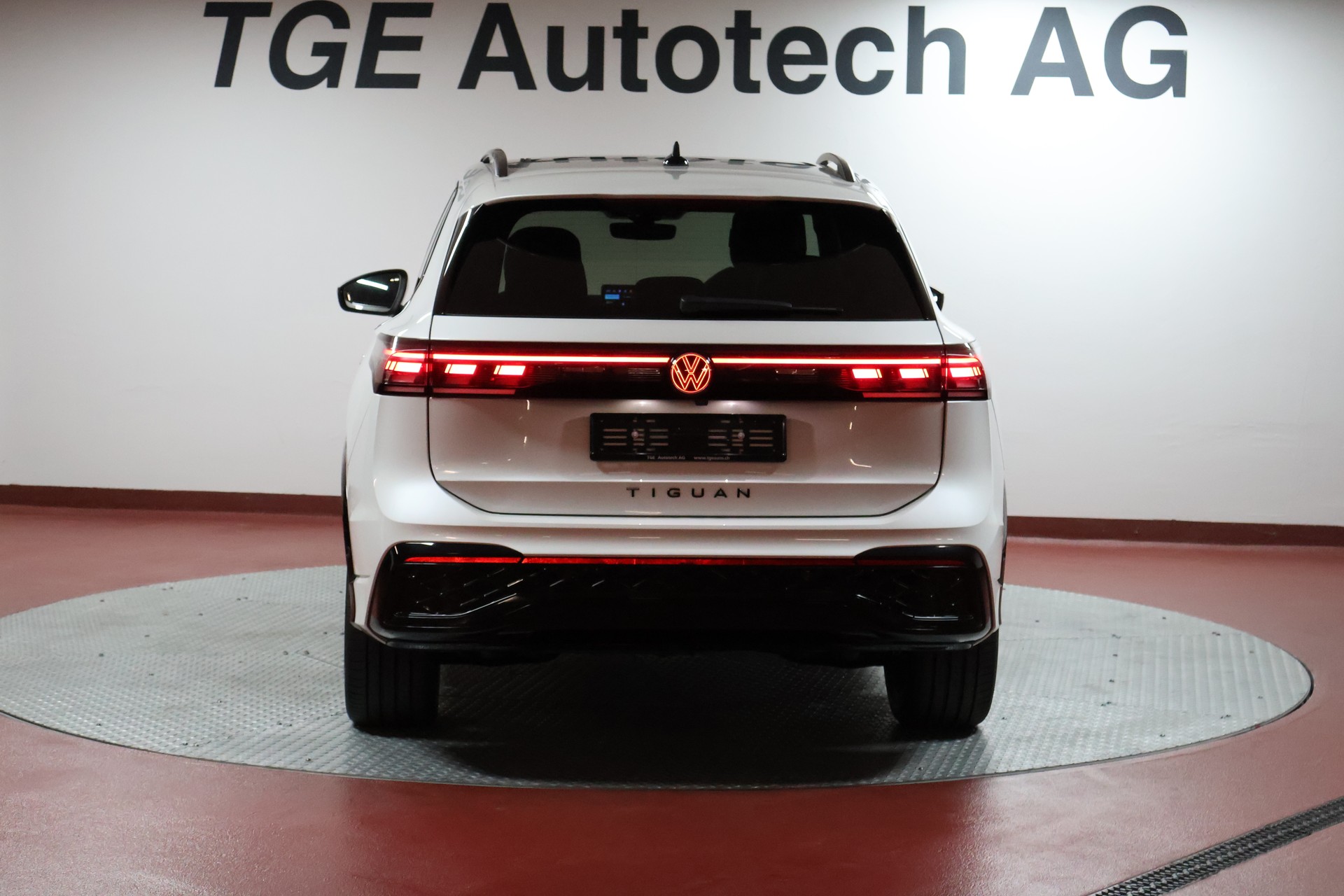 VW Tiguan 2.0 TDI SCR R-Line 4Motion DSG-image-22