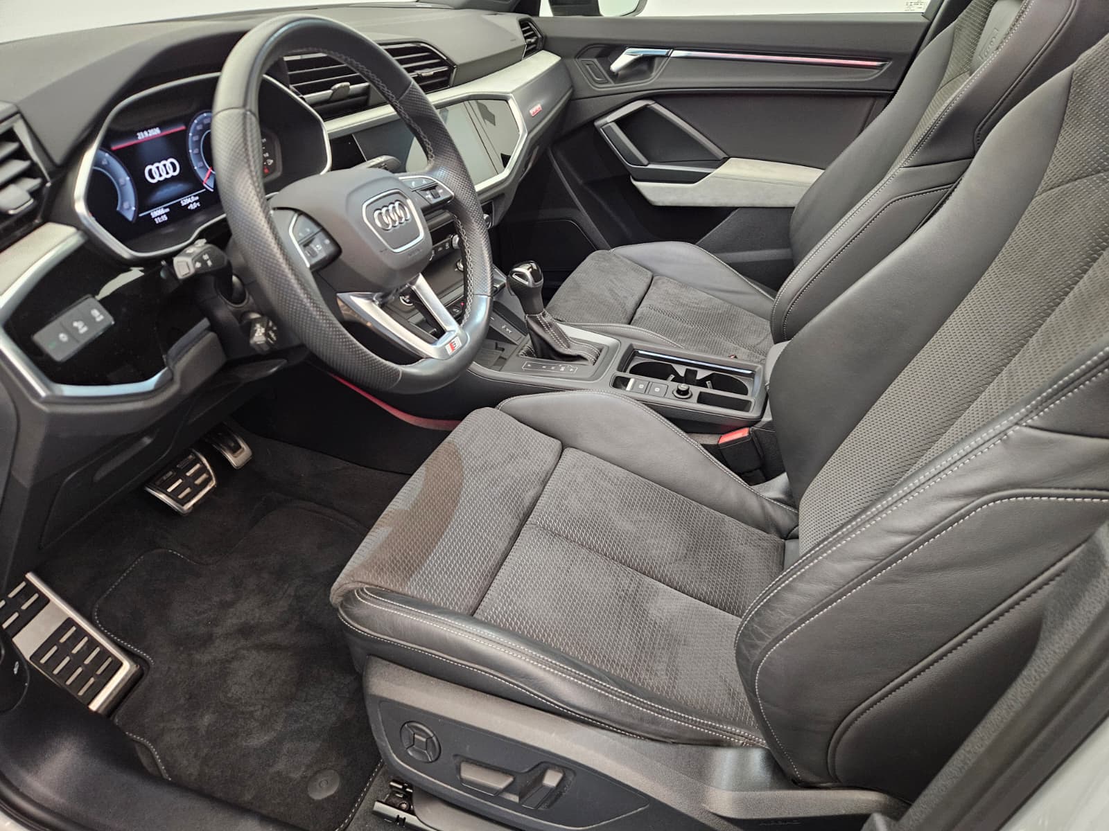 AUDI Q3 Sportback 40 TDI S line Attraction quattro S-tronic-image-10