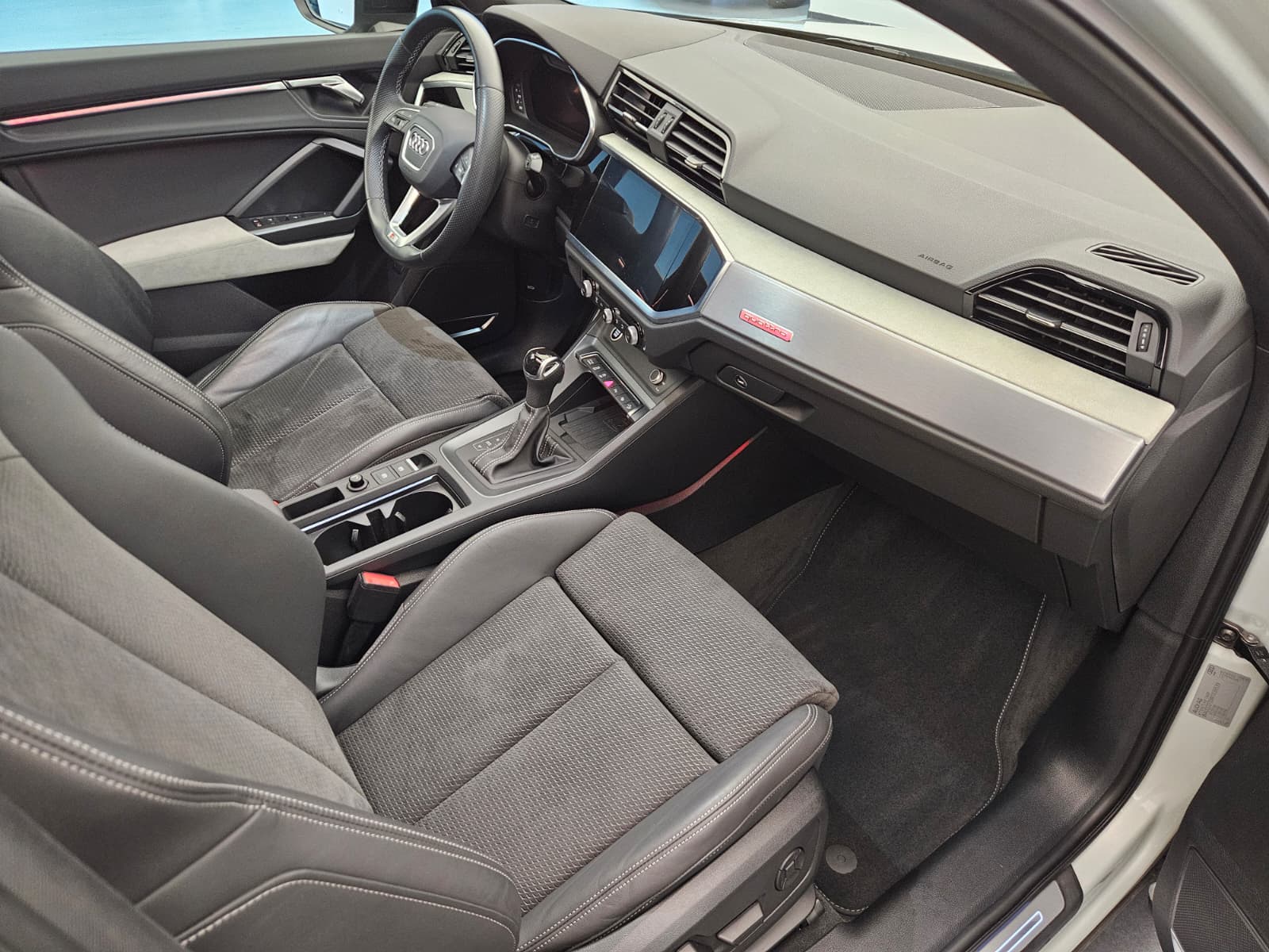 AUDI Q3 Sportback 40 TDI S line Attraction quattro S-tronic-image-11