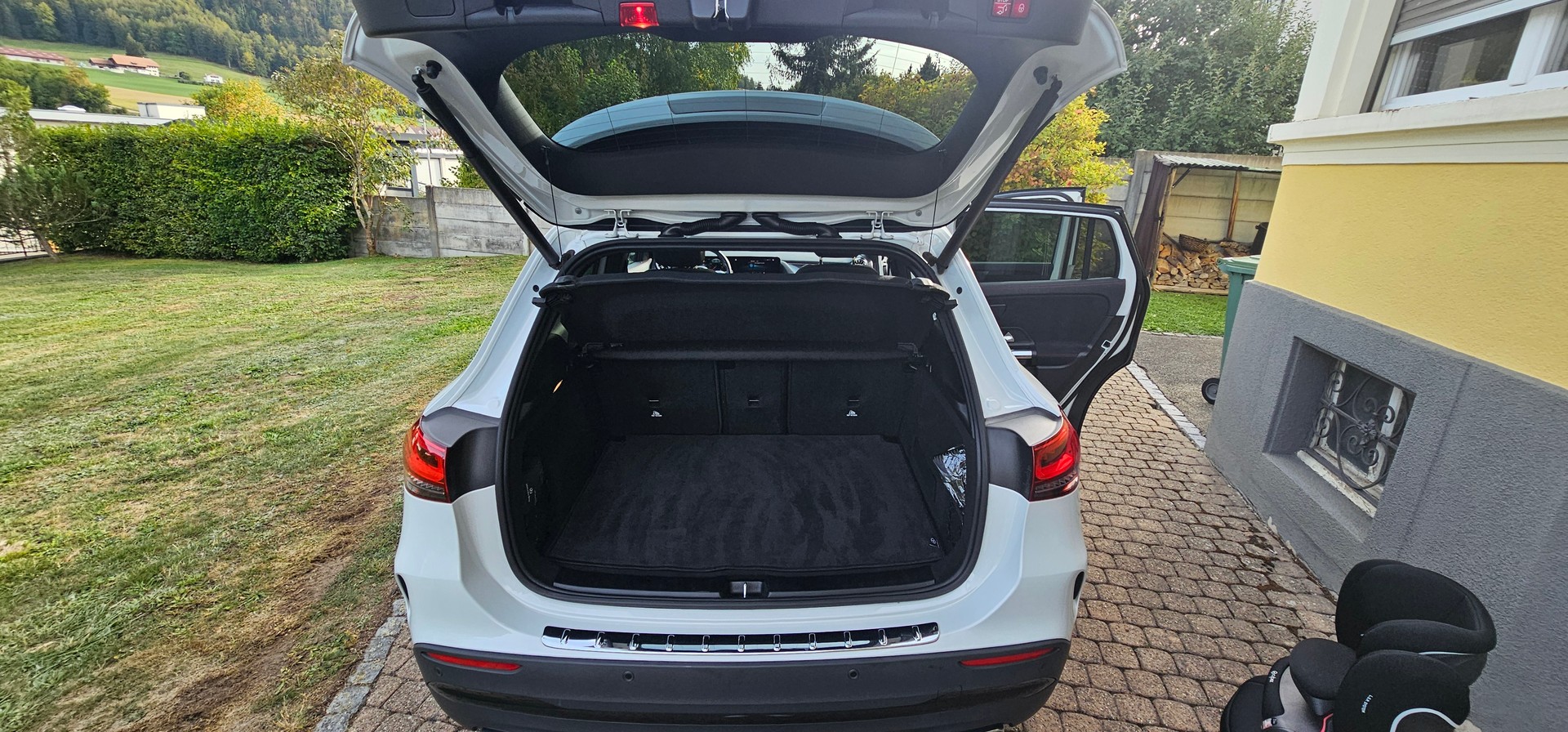 MERCEDES-BENZ GLA 250 AMG Line 4matic-image-3