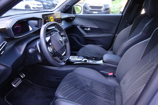 PEUGEOT 2008 1.2 145 MHEV GT-showroom-element-1