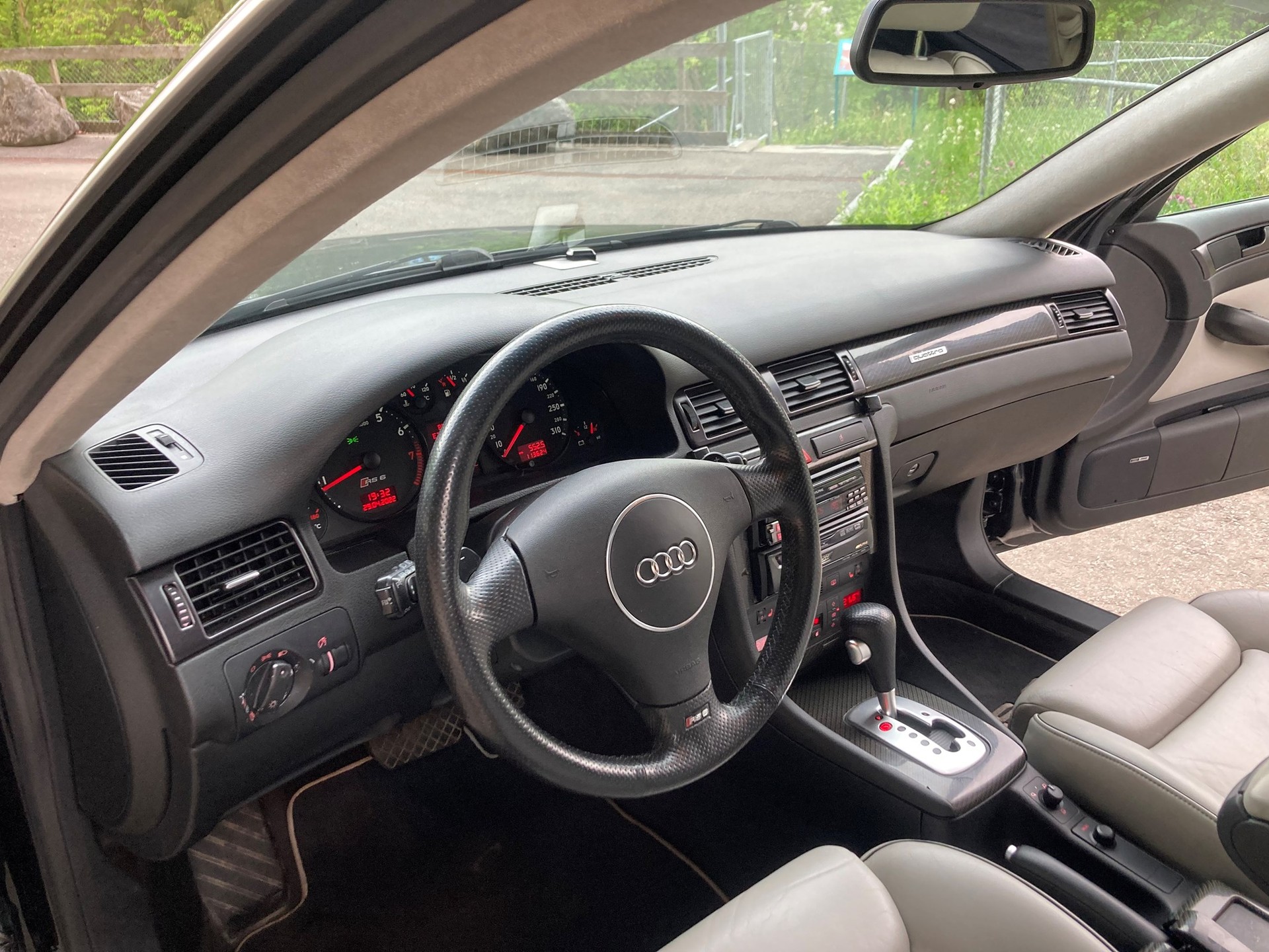 AUDI RS6 Avant quattro tiptronic-image-8