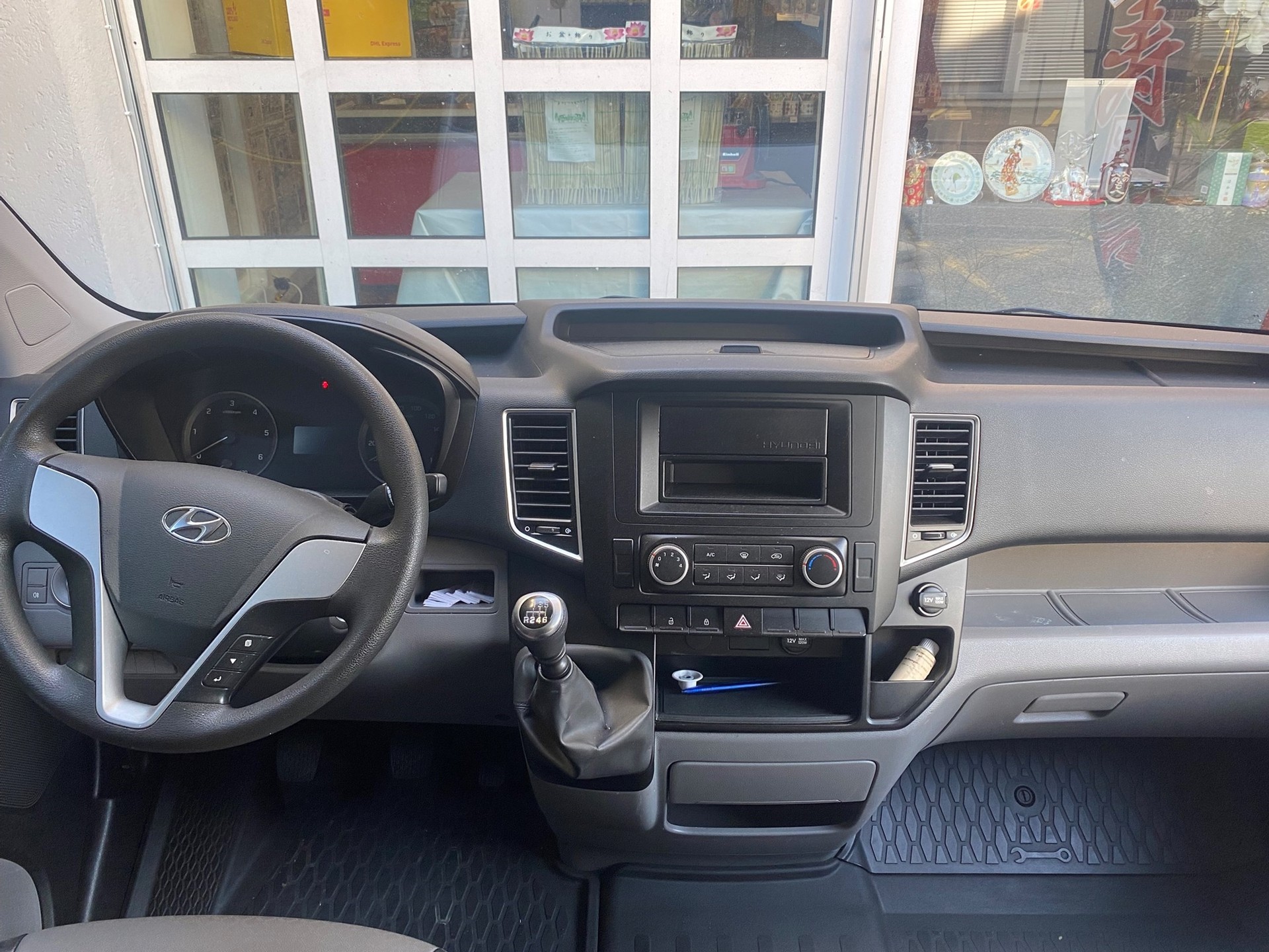 HYUNDAI H350 2.5 CRDi Amplia L1