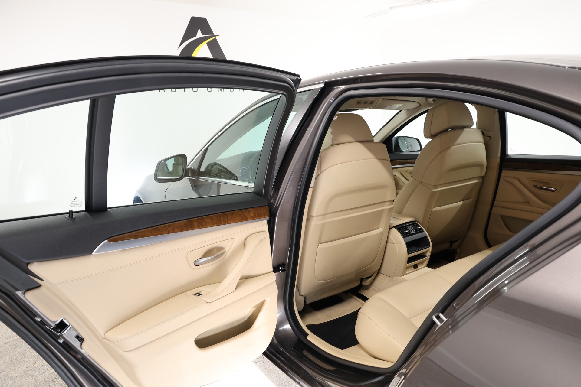BMW 528i xDrive Steptronic-image-13