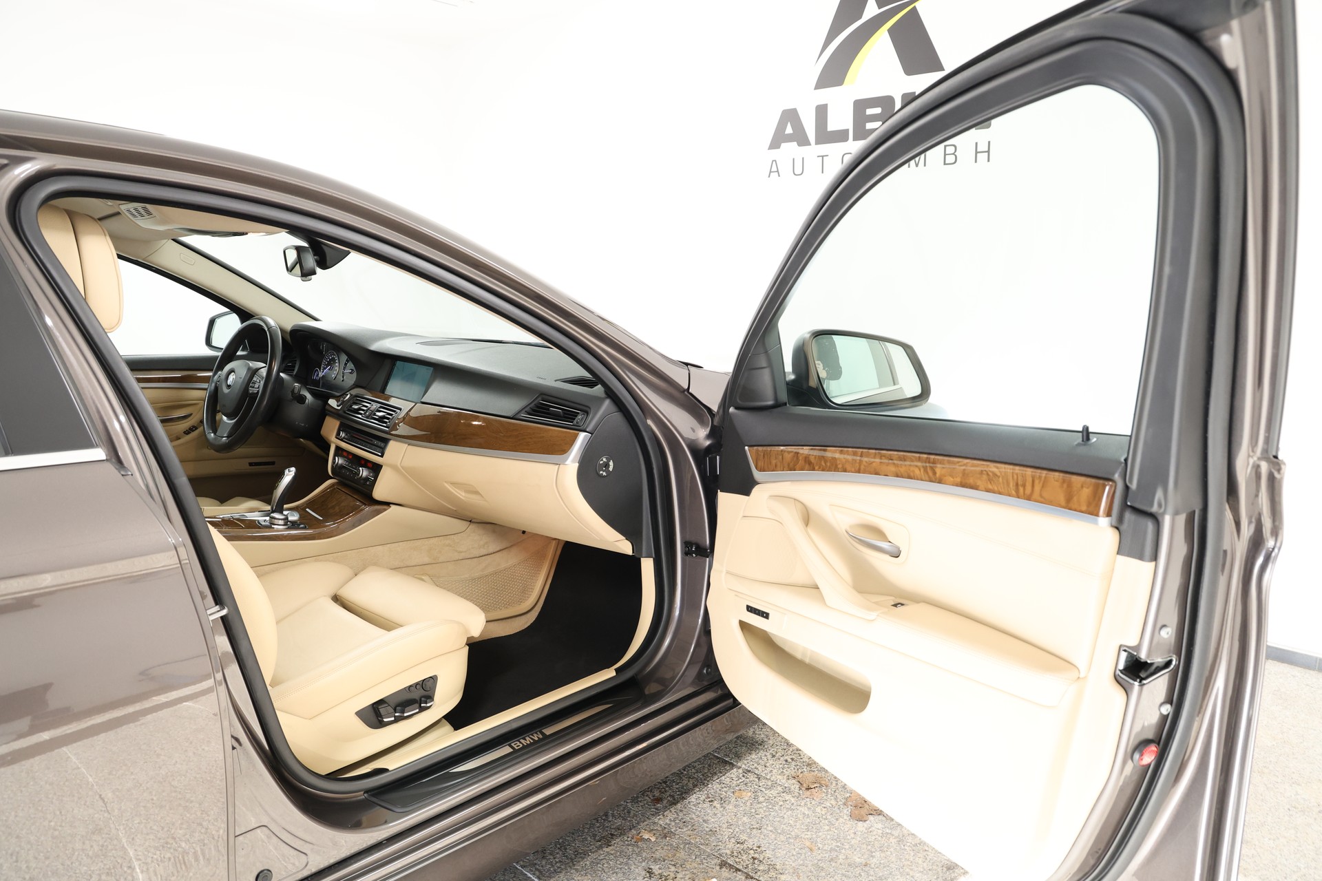 BMW 528i xDrive Steptronic-image-8