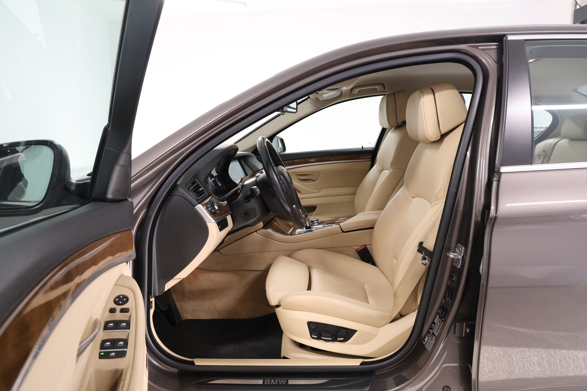 BMW 528i xDrive Steptronic-image-5
