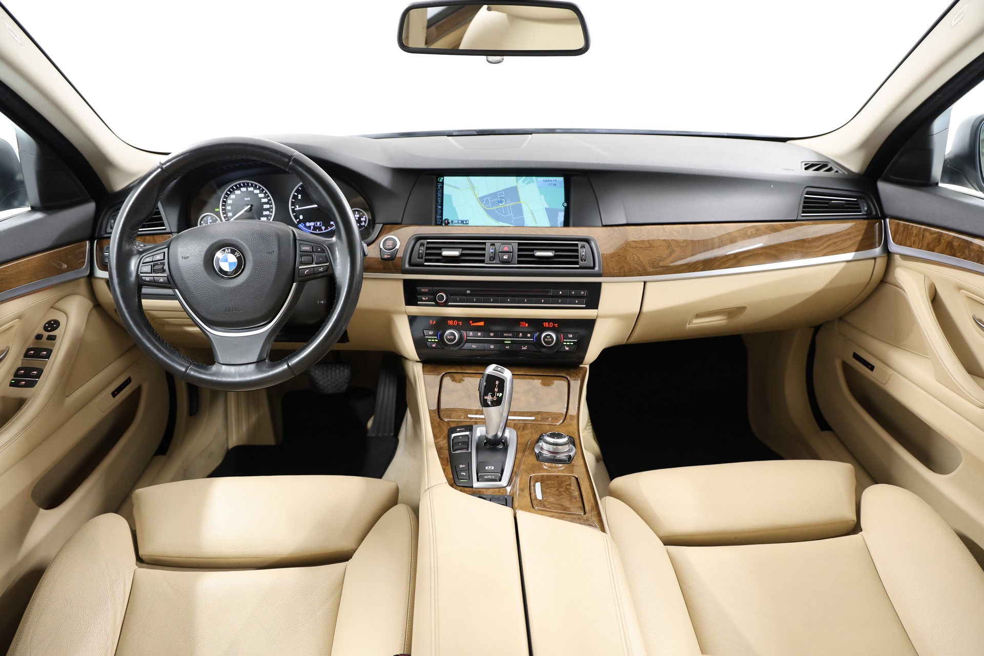 BMW 528i xDrive Steptronic-image-10