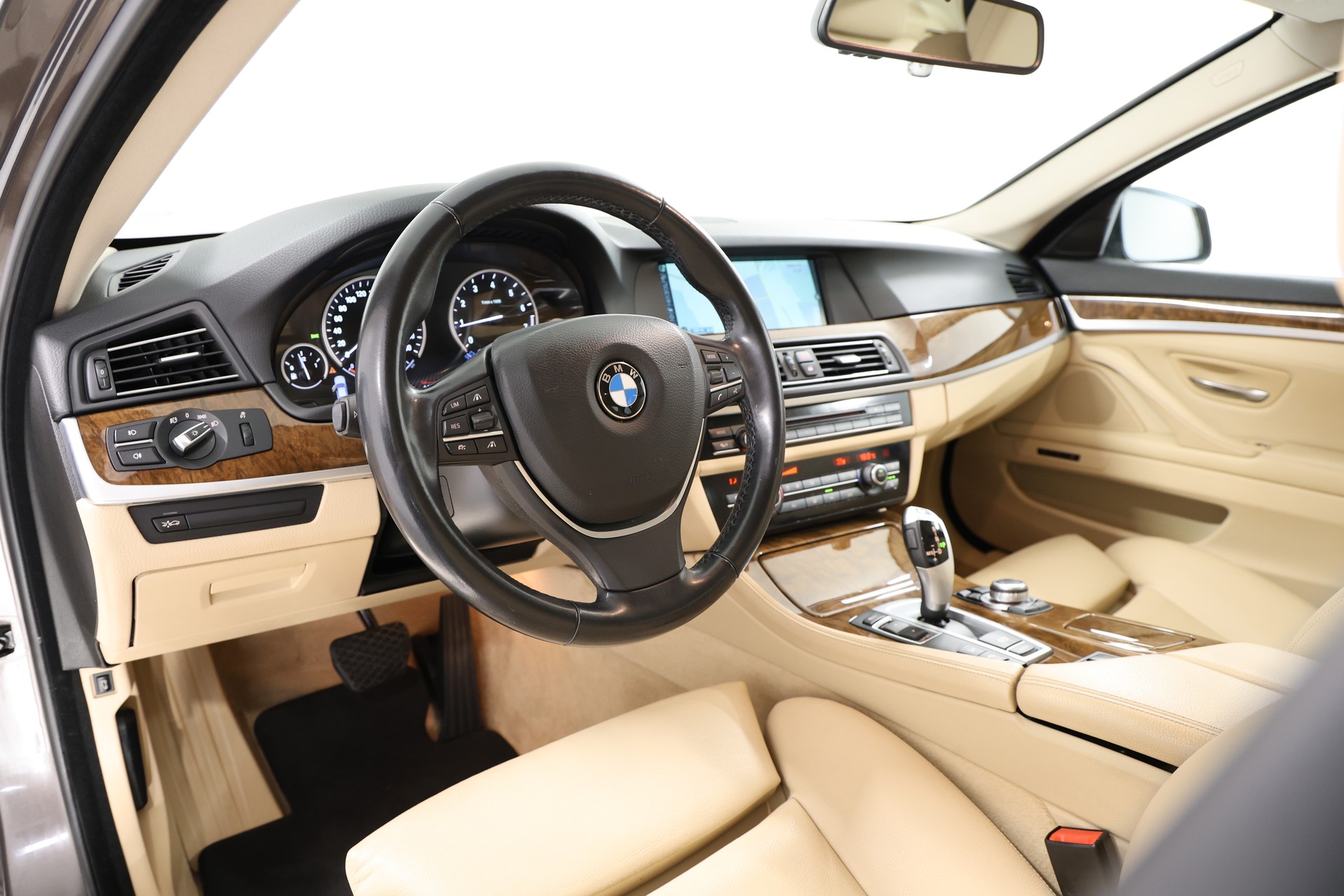 BMW 528i xDrive Steptronic-image-7