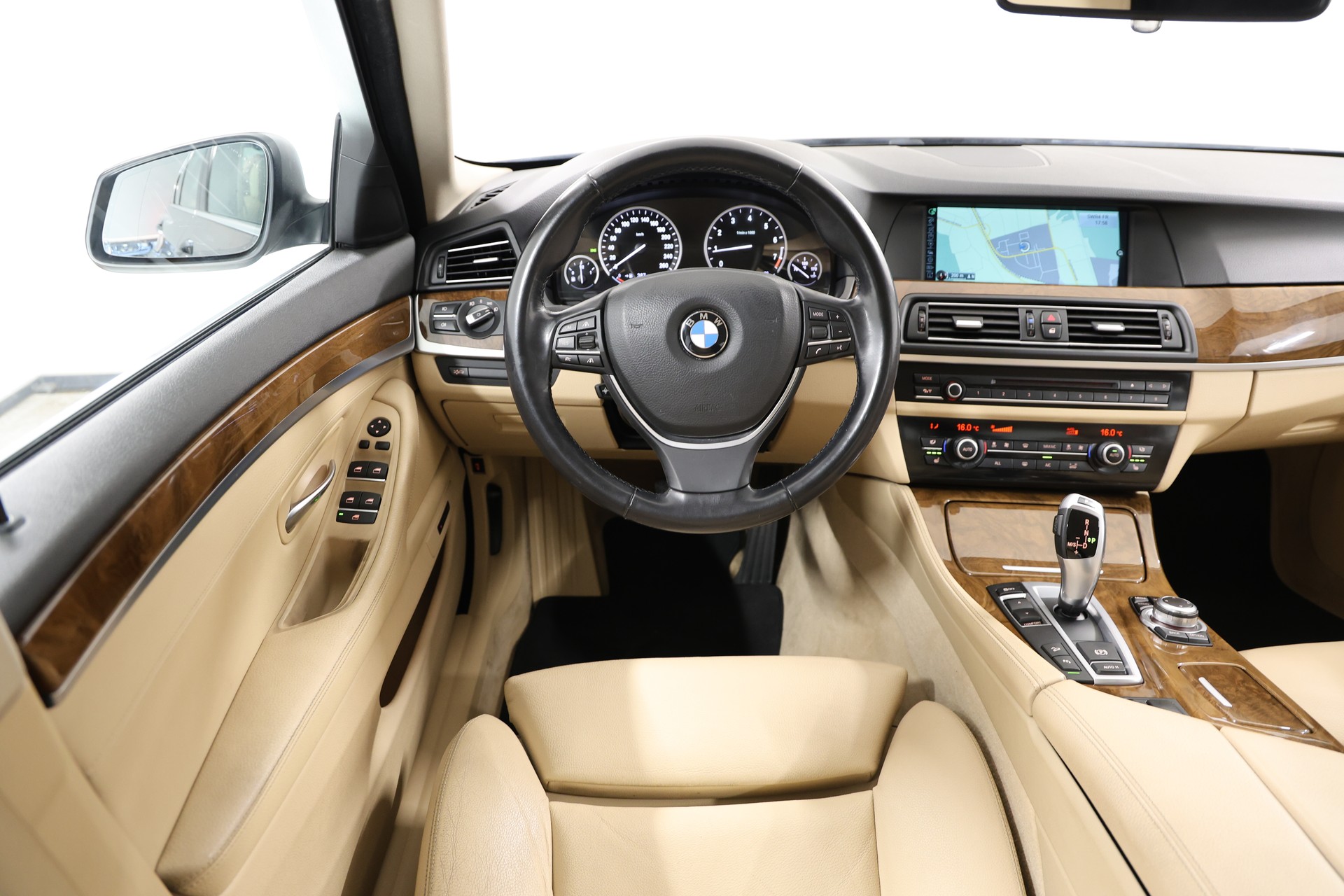 BMW 528i xDrive Steptronic-image-11