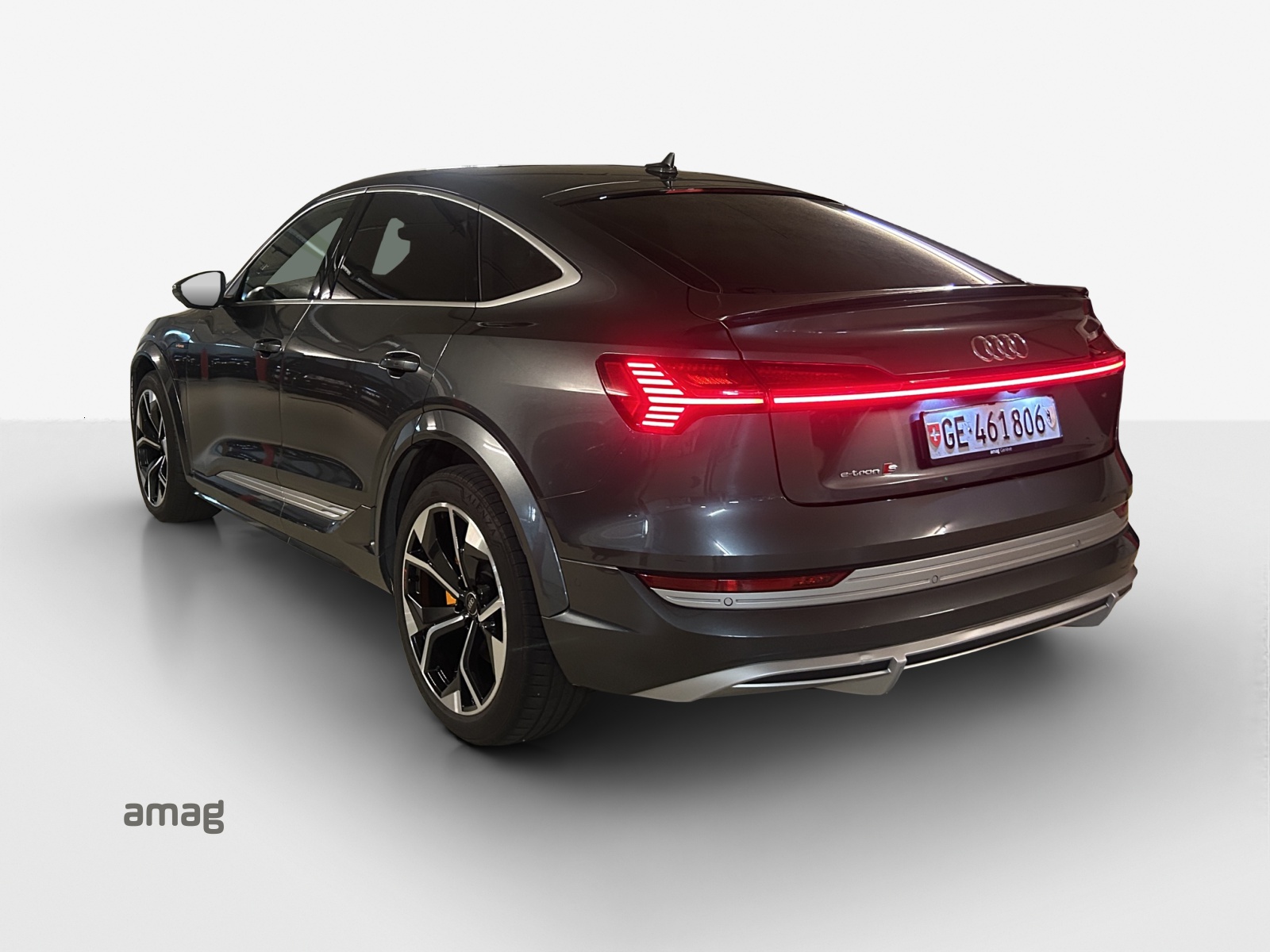 AUDI e-tron S Sportback quattro-showroom-element-2