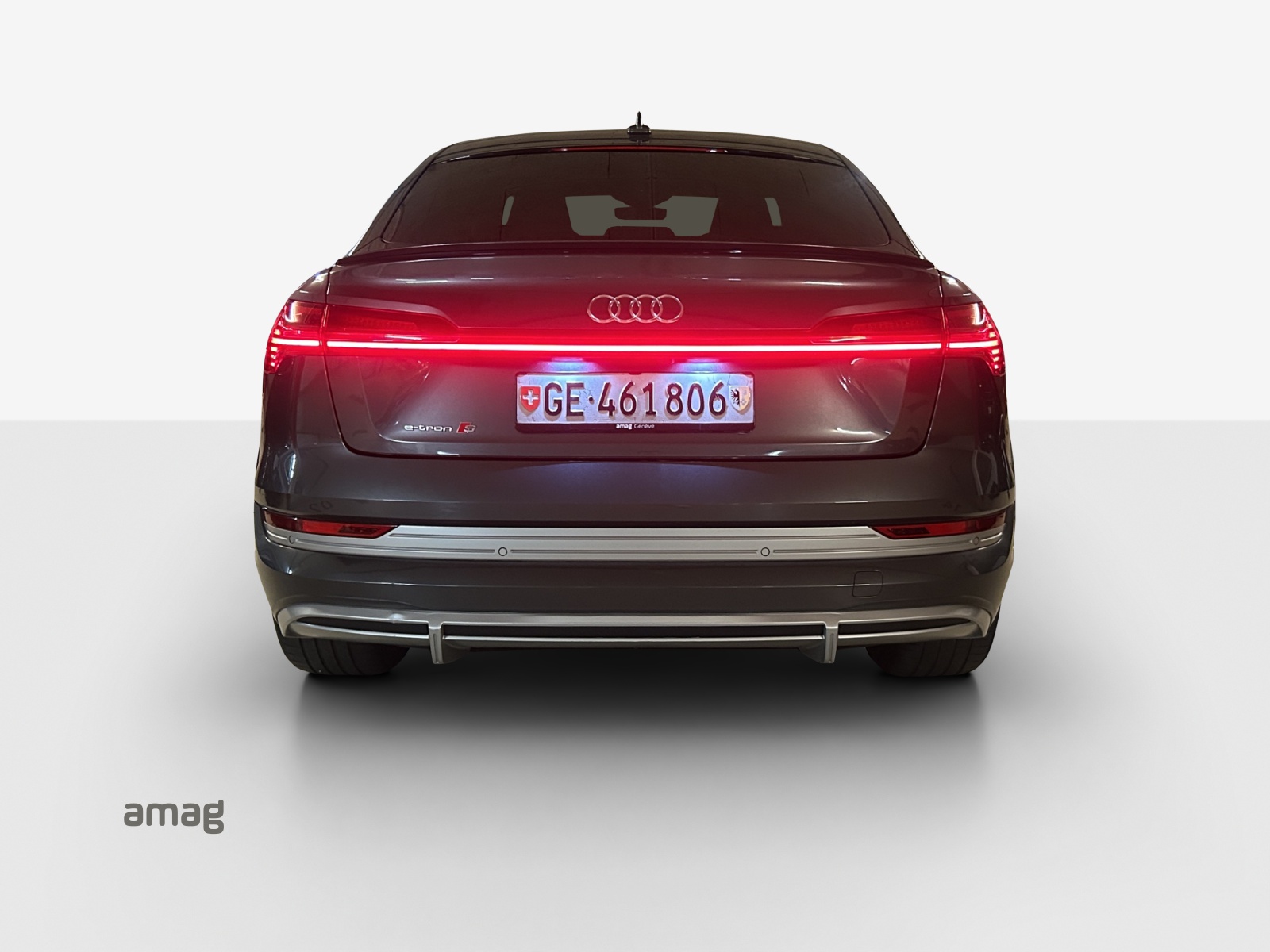 AUDI e-tron S Sportback quattro-showroom-element-3