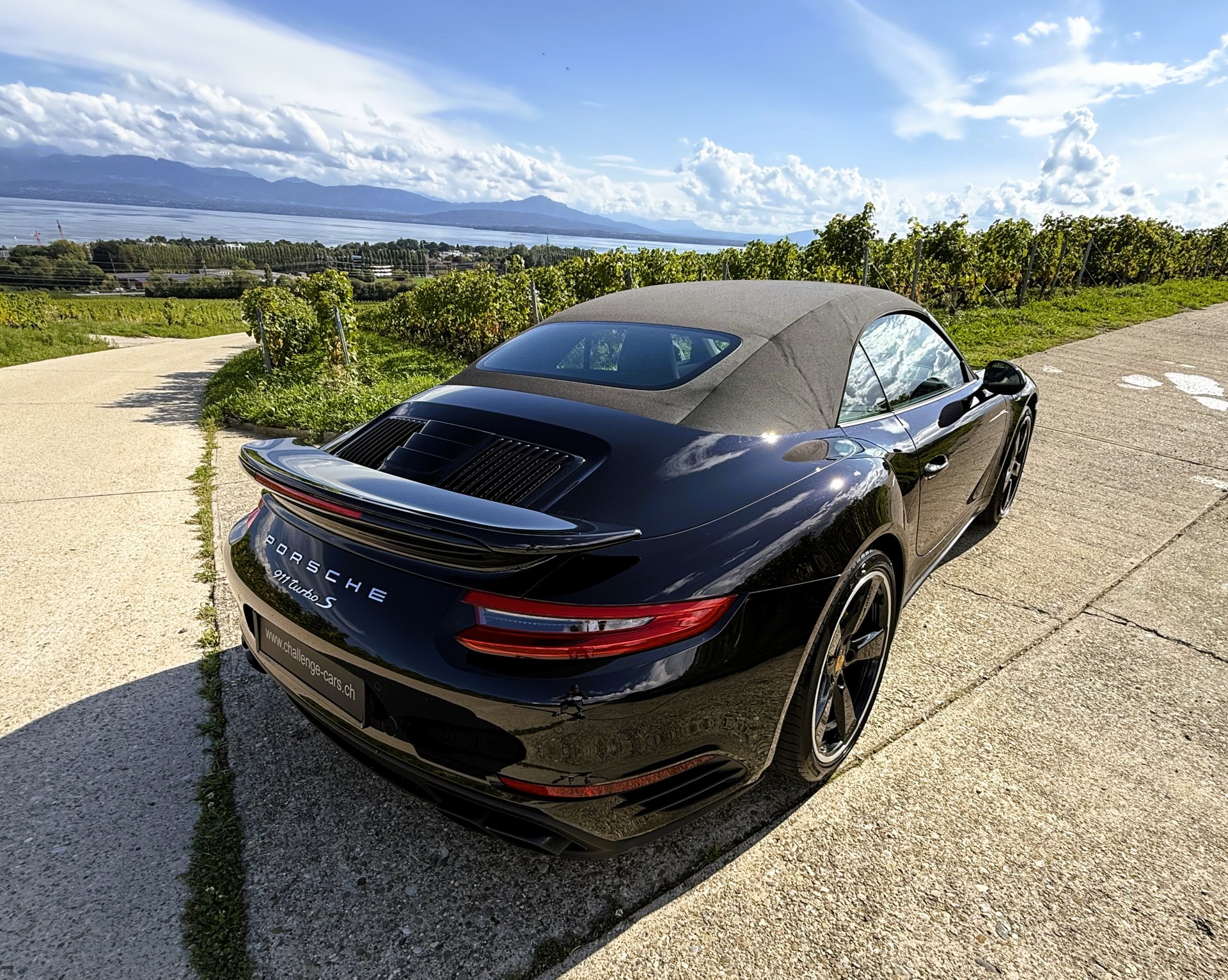 PORSCHE 911 Turbo S Cabrio PDK-image-7