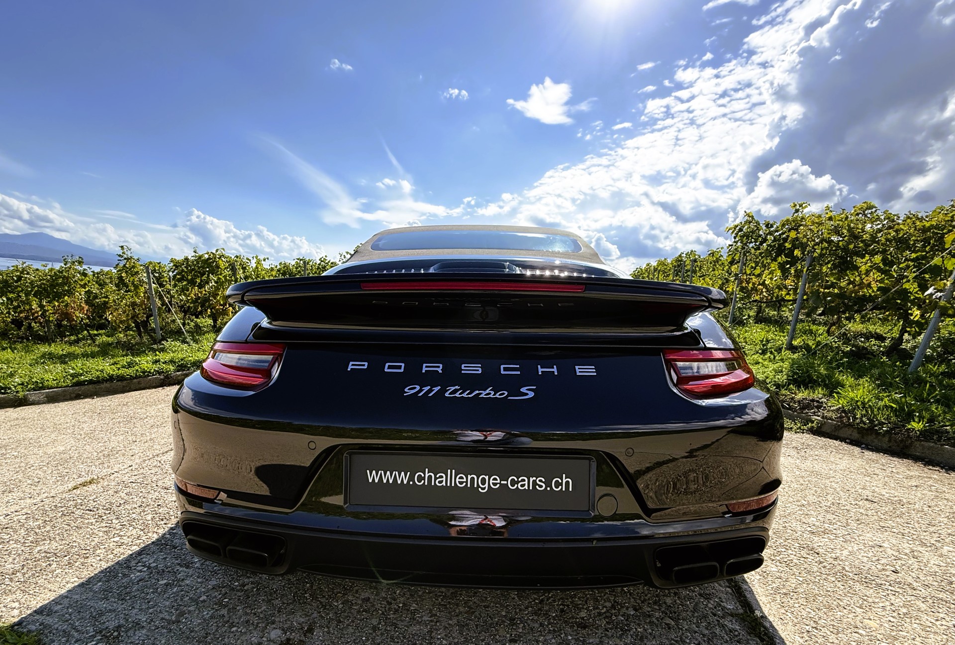 PORSCHE 911 Turbo S Cabrio PDK-image-9
