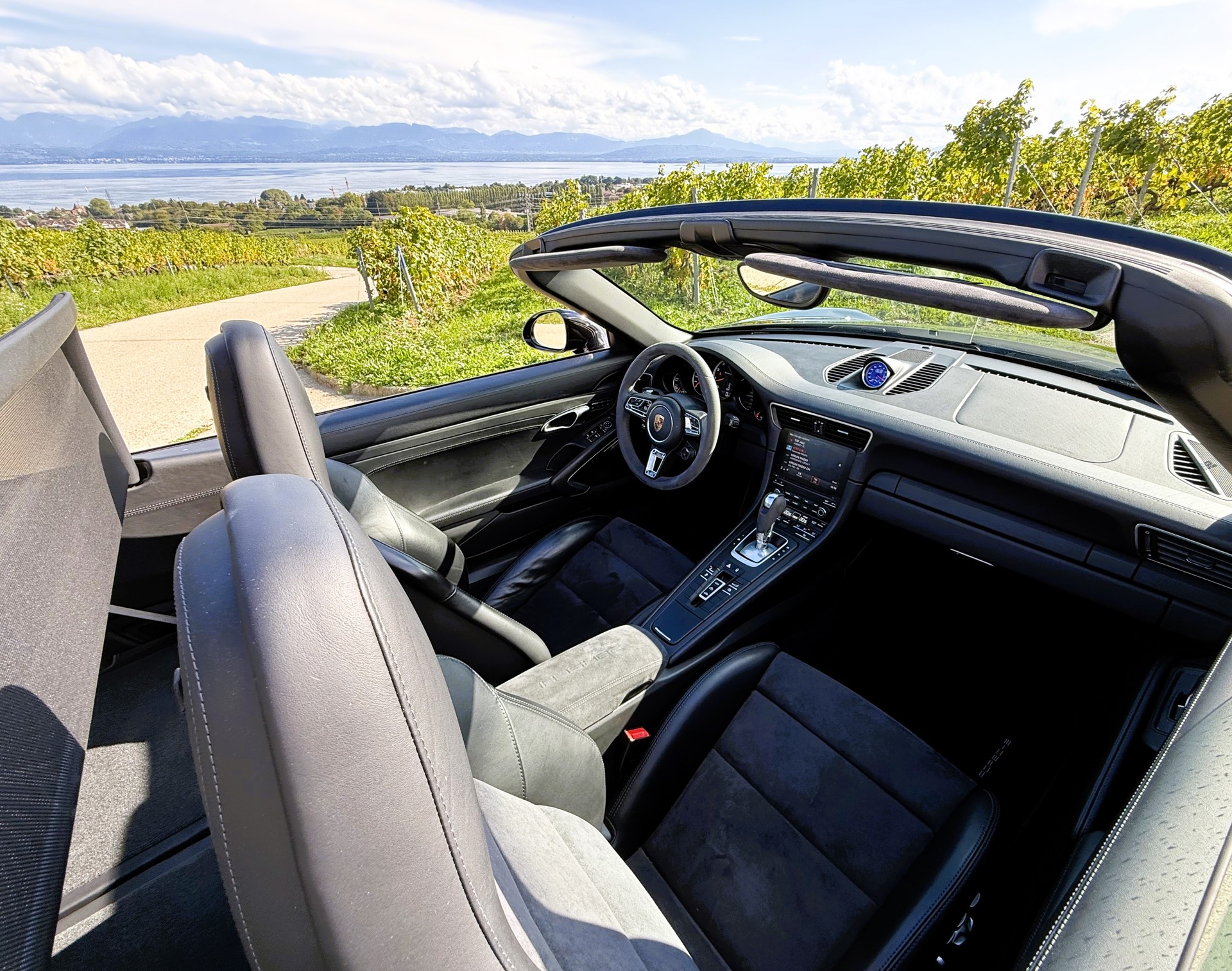 PORSCHE 911 Turbo S Cabrio PDK-image-23
