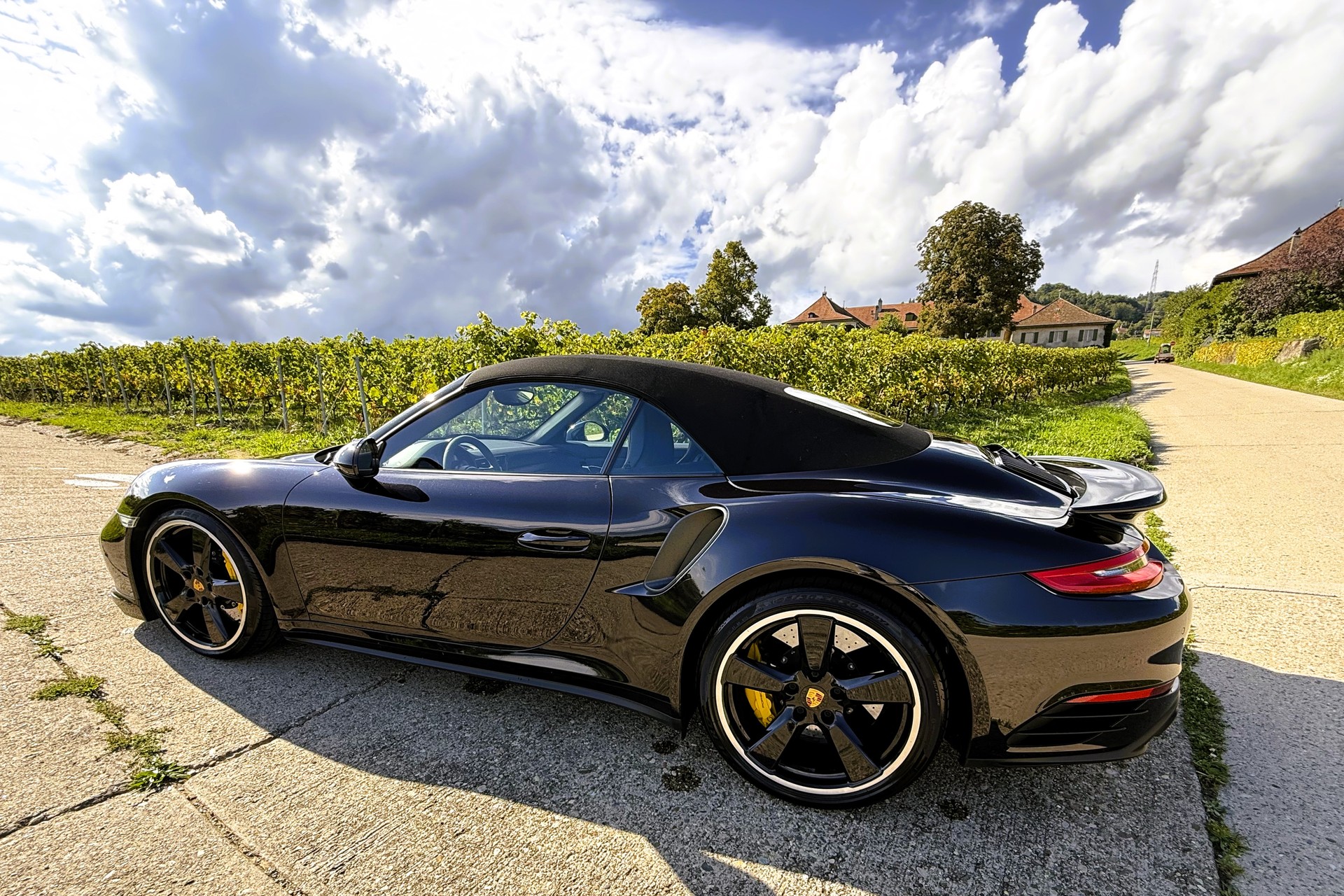 PORSCHE 911 Turbo S Cabrio PDK-image-12
