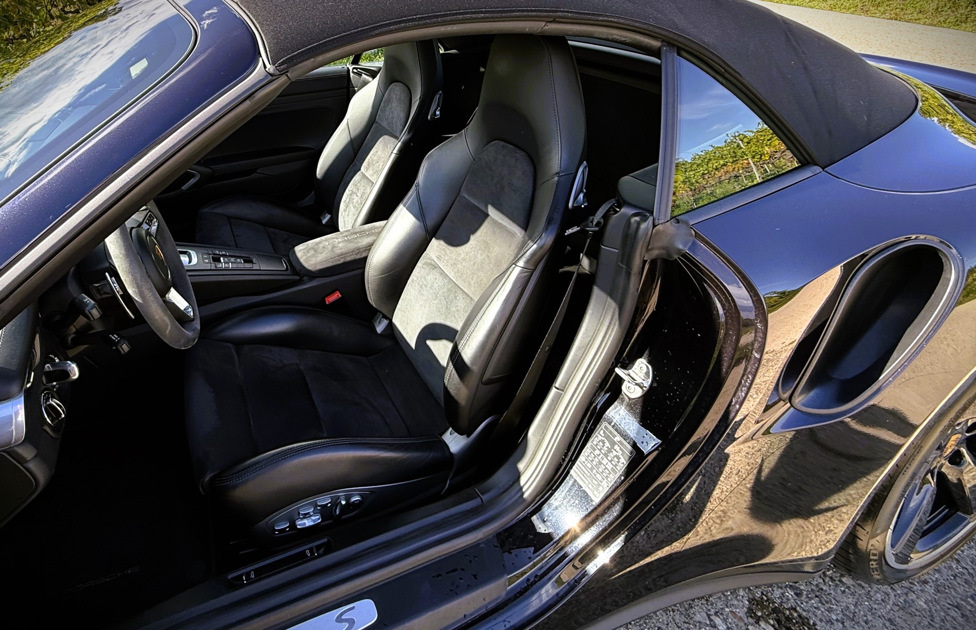 PORSCHE 911 Turbo S Cabrio PDK-image-22