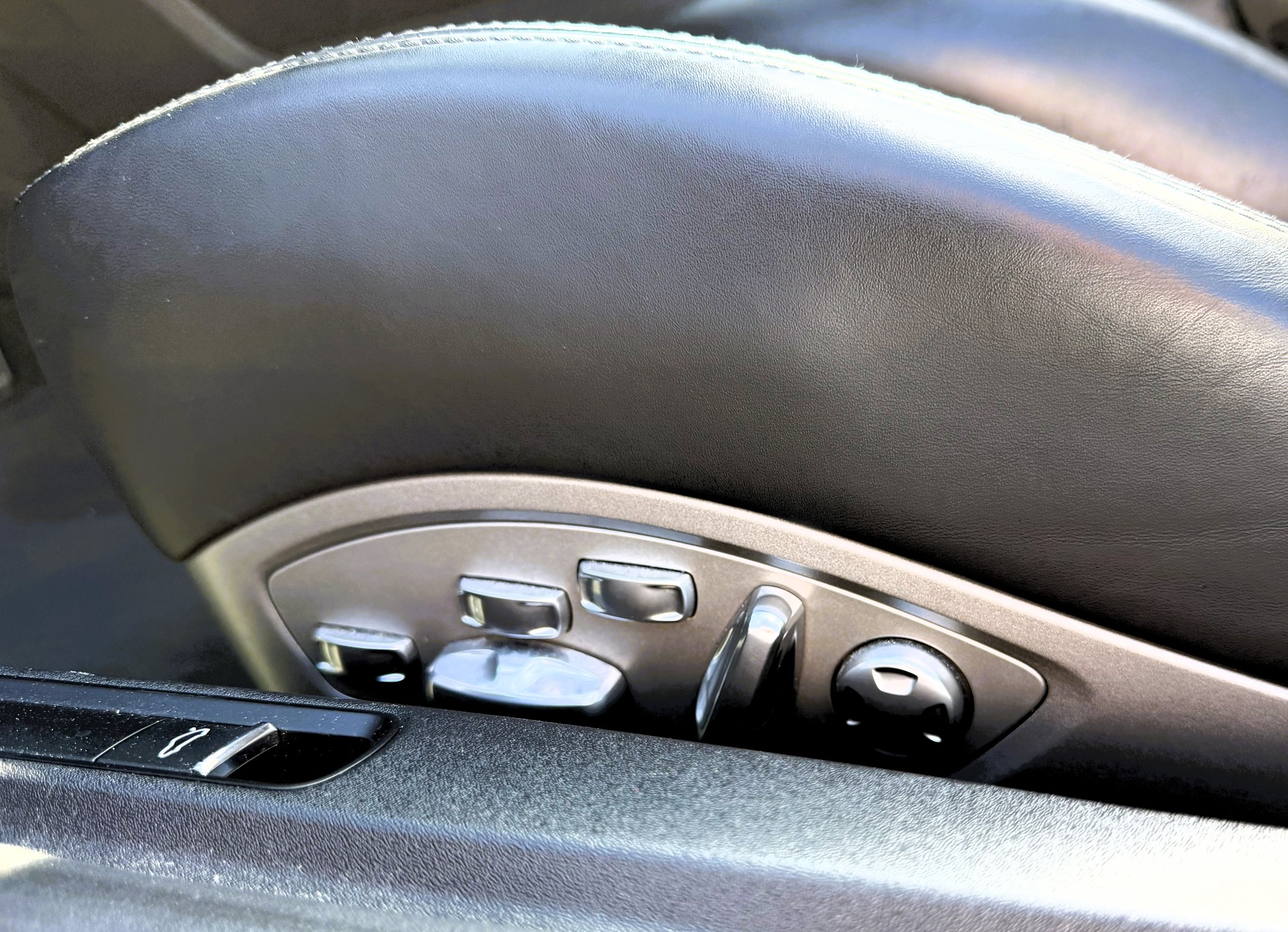PORSCHE 911 Turbo S Cabrio PDK-image-29