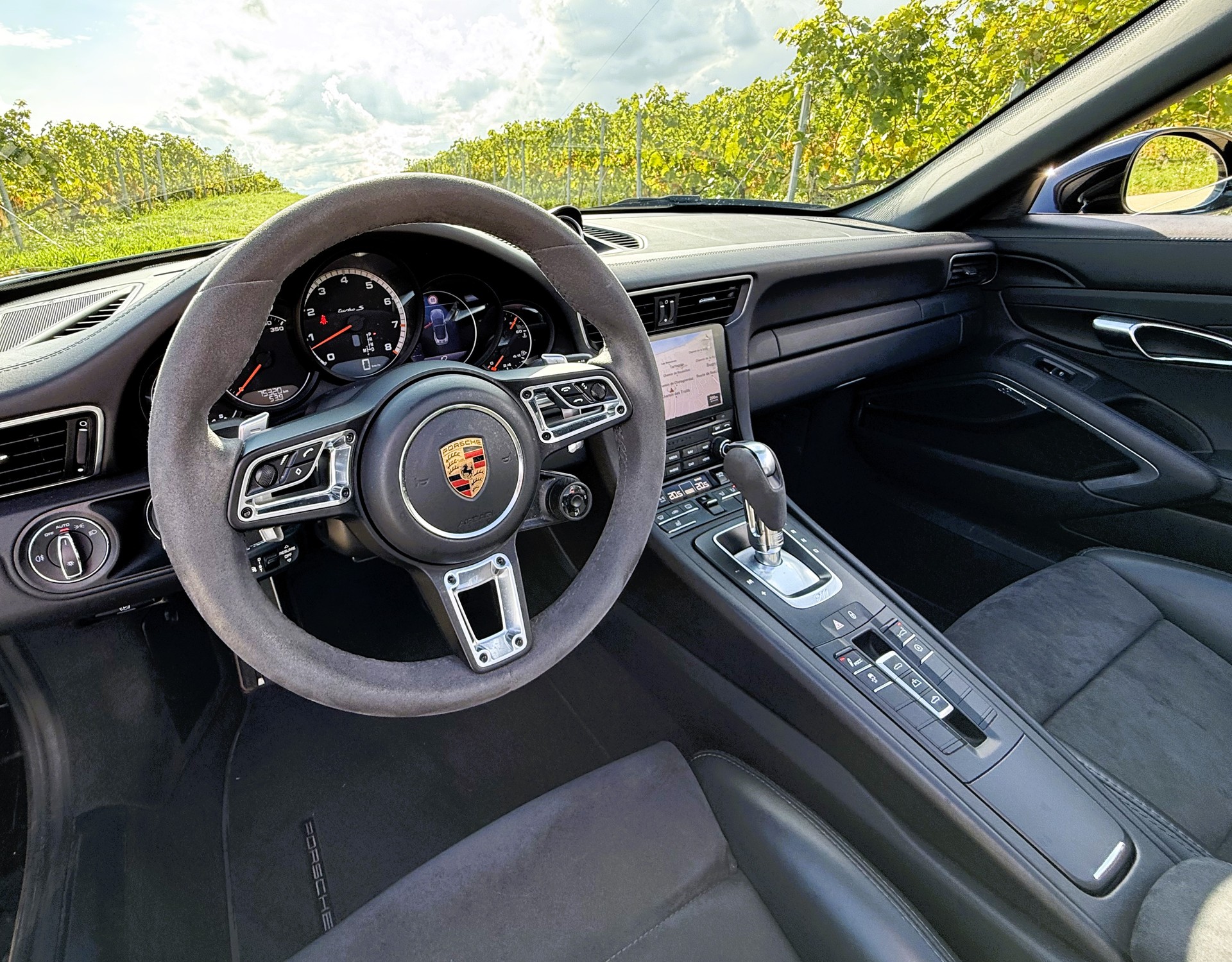 PORSCHE 911 Turbo S Cabrio PDK-image-26