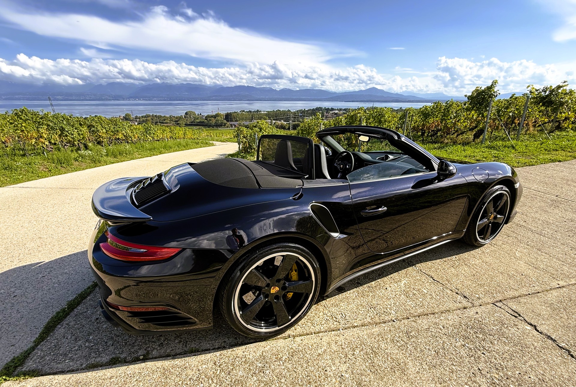 PORSCHE 911 Turbo S Cabrio PDK-image-19