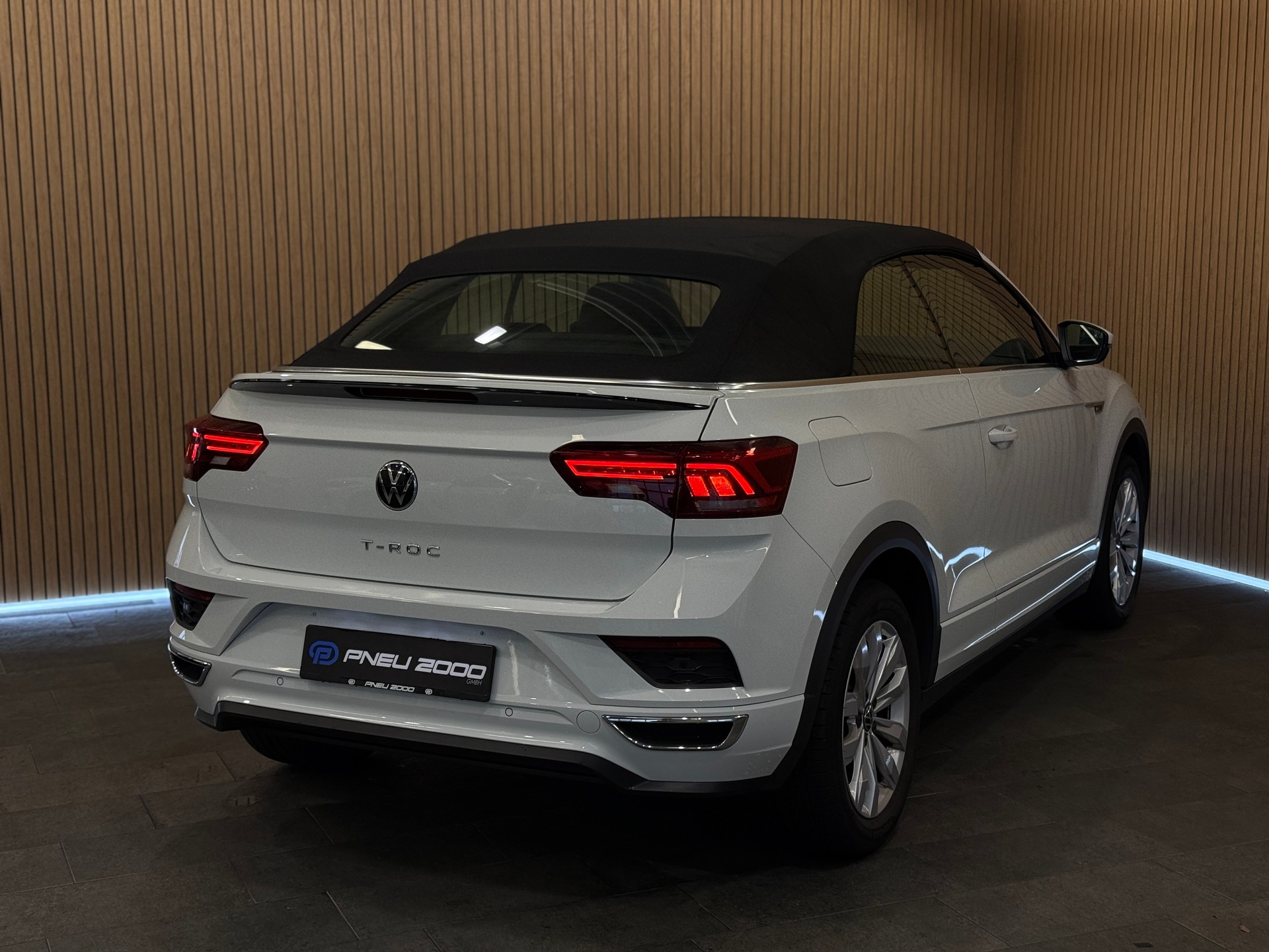 VW T-Roc Cabriolet 1.5 TSI EVO R-Line DSG-showroom-element-2