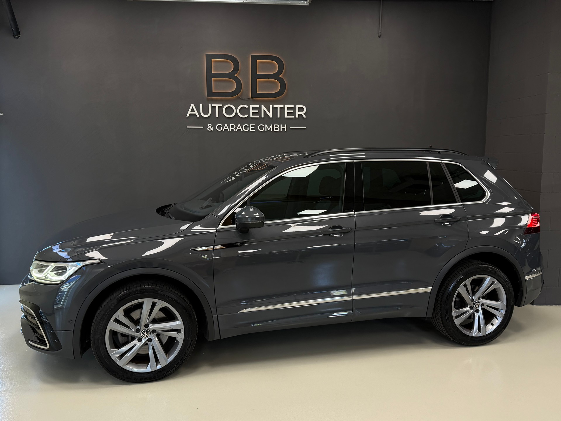 VW Tiguan 2.0TSI R-Line 4Motion DSG-showroom-element-2