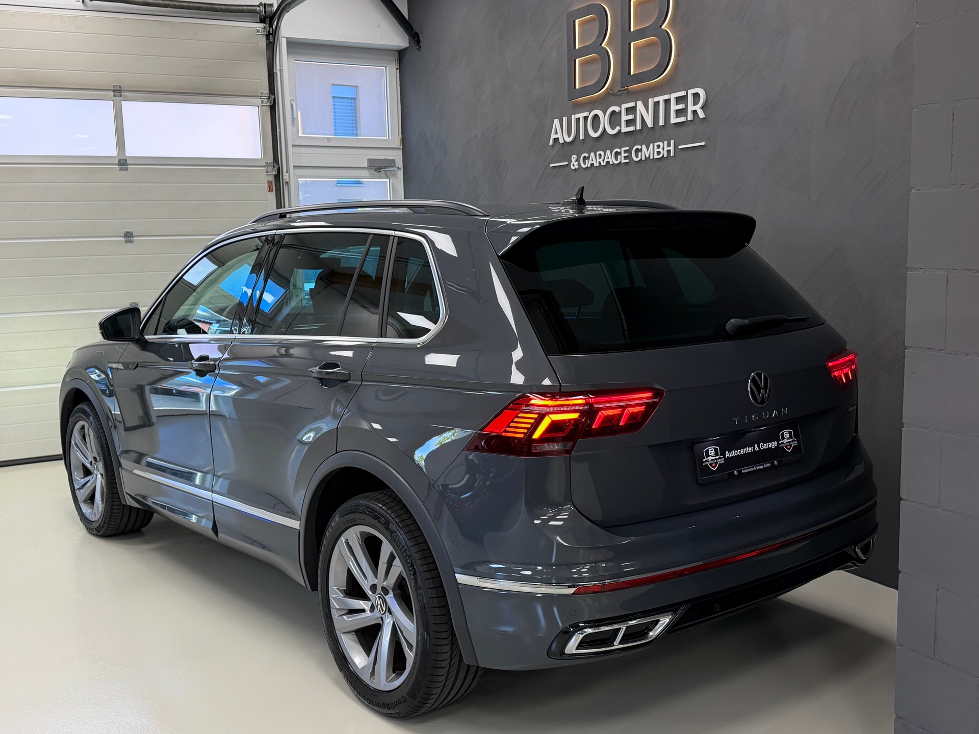 VW Tiguan 2.0TSI R-Line 4Motion DSG-image-5