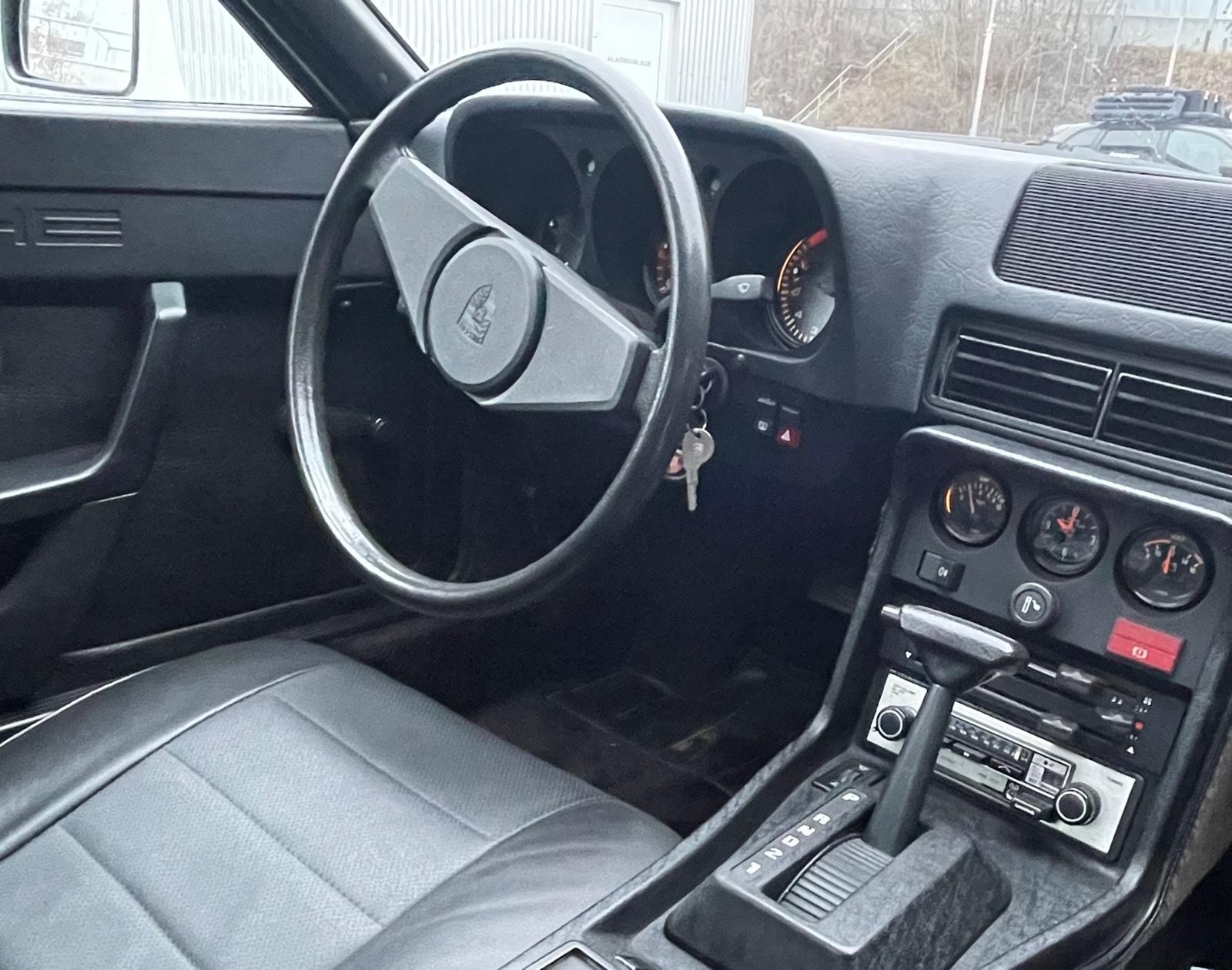 PORSCHE 924-image-3