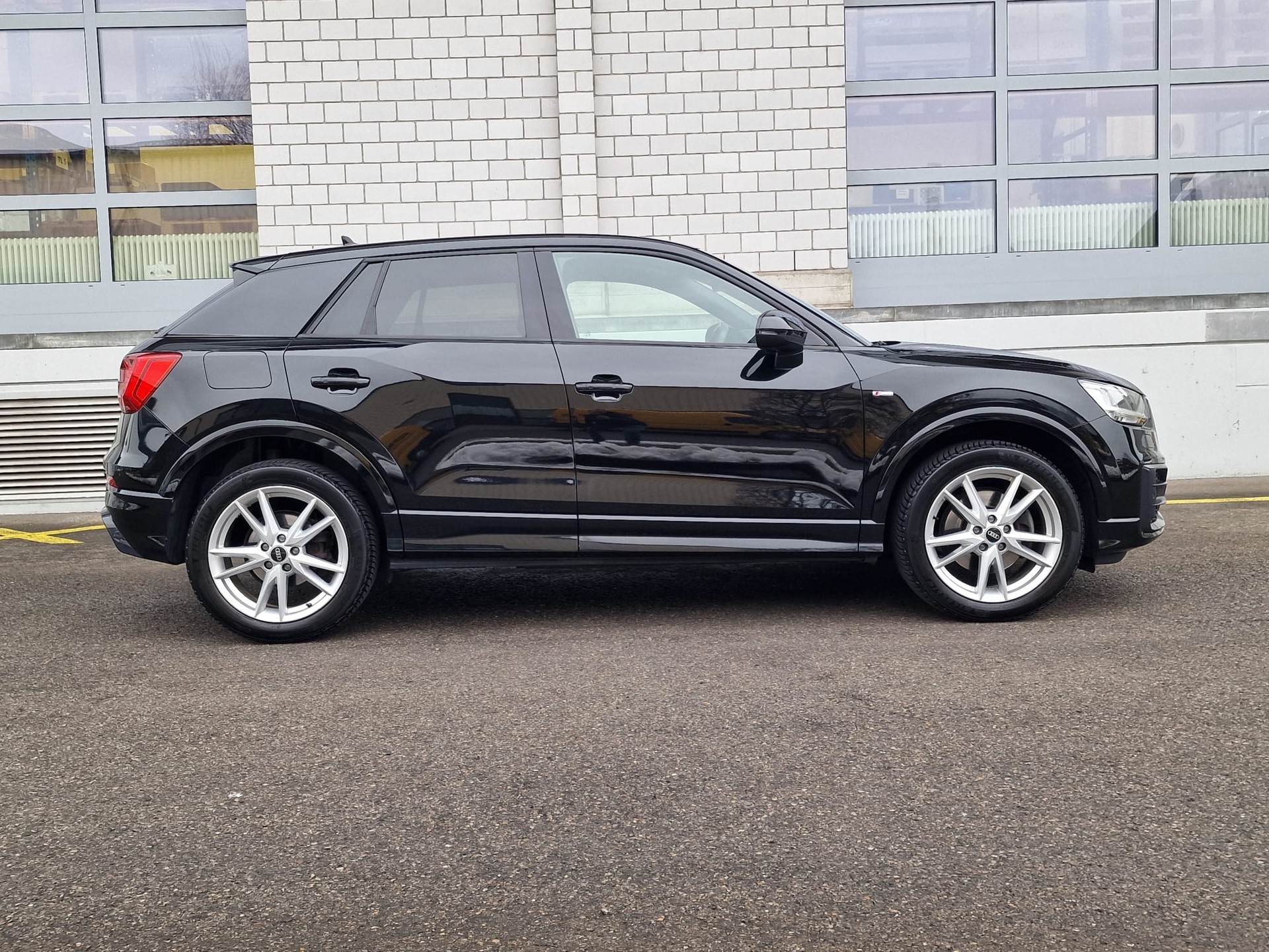 AUDI Q2 35 TDI quattro Sport S-tronic S Line-image-2