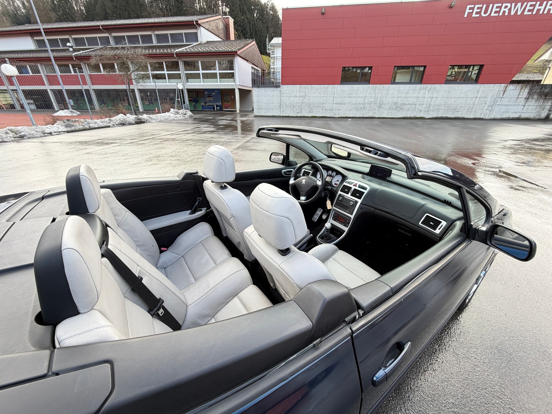PEUGEOT 307 CC 2.0 HDI Platinum Edition-image-10
