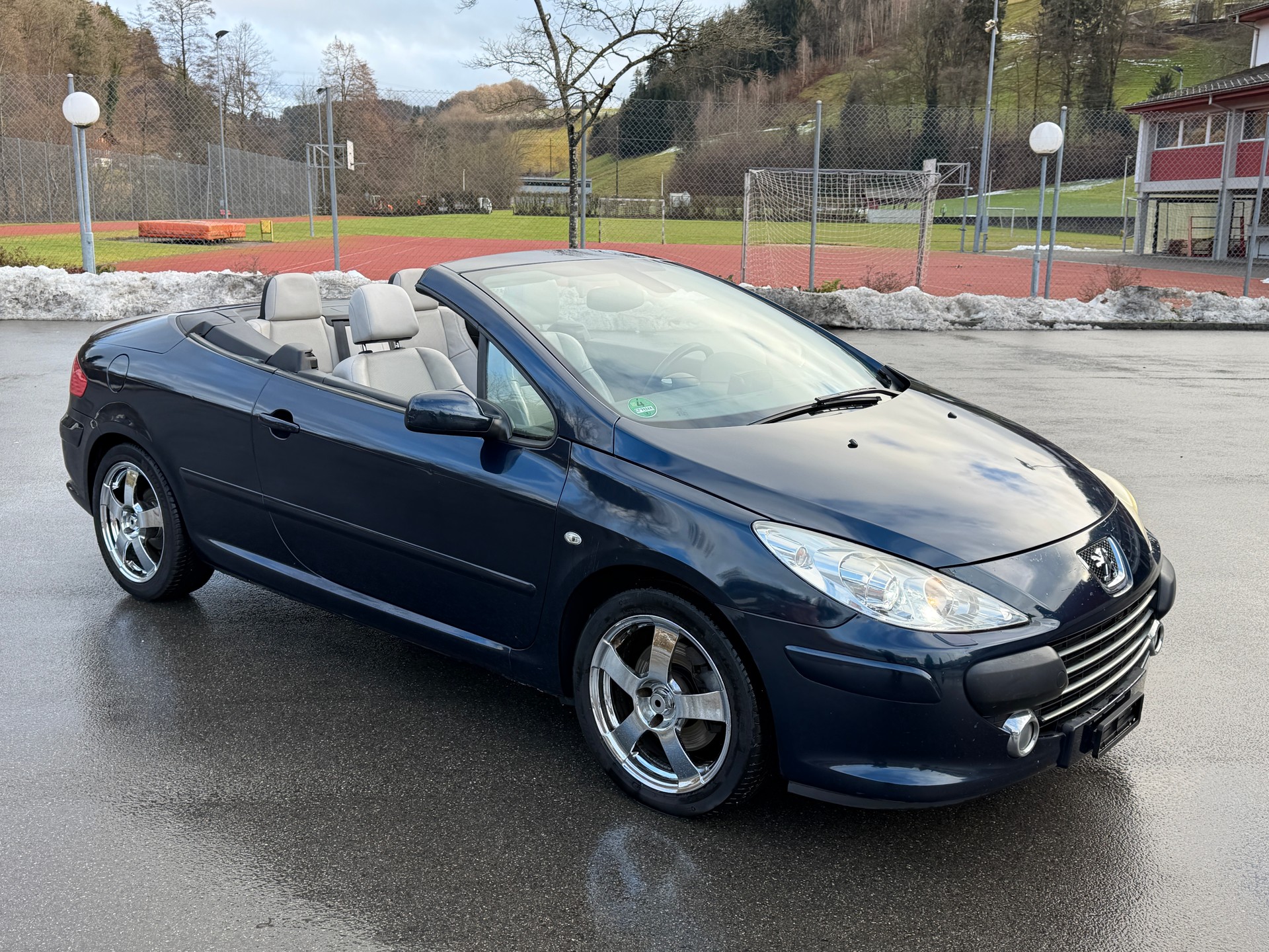 PEUGEOT 307 CC 2.0 HDI Platinum Edition-image-8