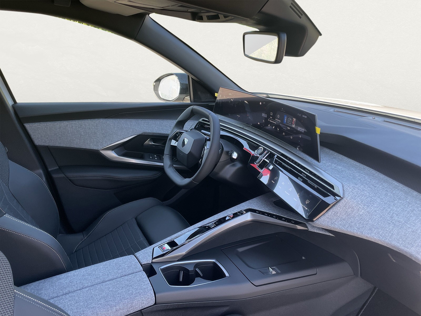 PEUGEOT 3008 1.2 Hybrid Allure-image-8