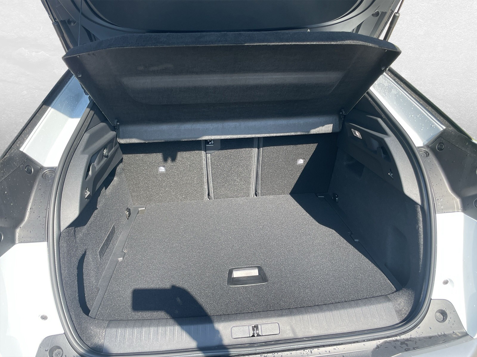 PEUGEOT 3008 1.2 Hybrid Allure-image-5