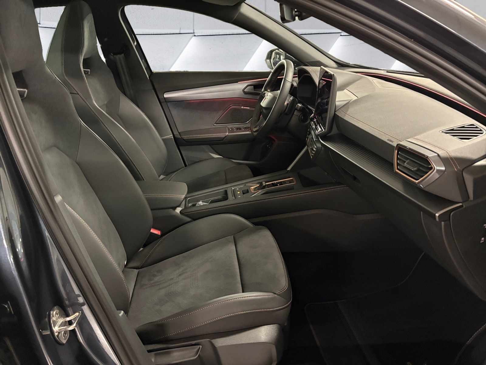 CUPRA Formentor 1.5 e-HYBRID pHEV VZ DSG/Pack Immersive/ Pack Intellignent Drive / Pack Pure Perfomance / Pack Skyline-image-13