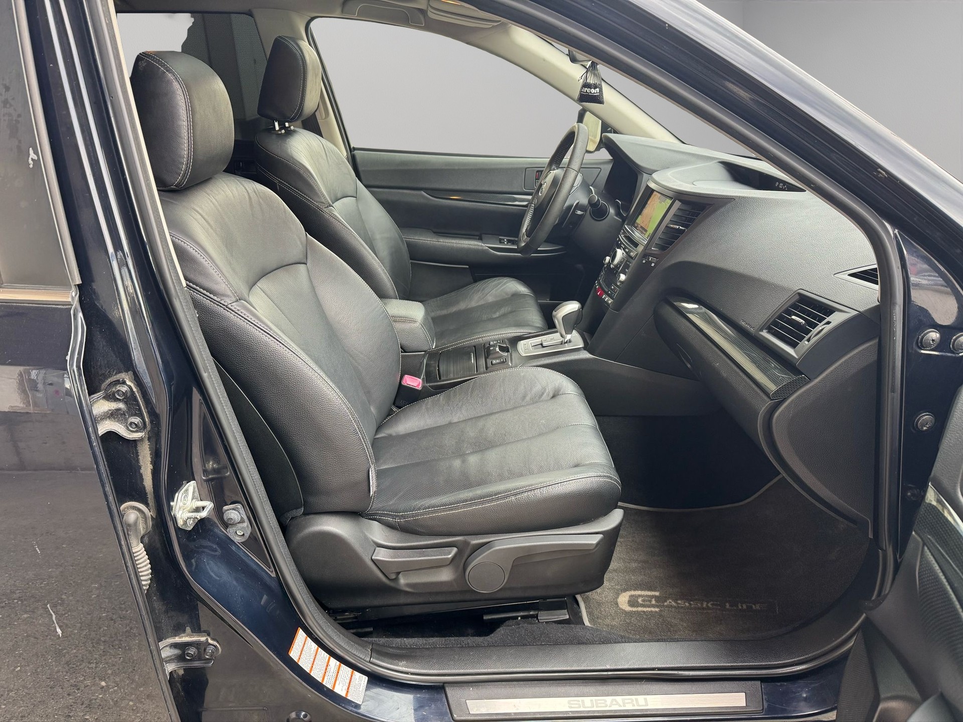SUBARU Outback 2.0D Swiss Classic AWD Lineartronic-image-13